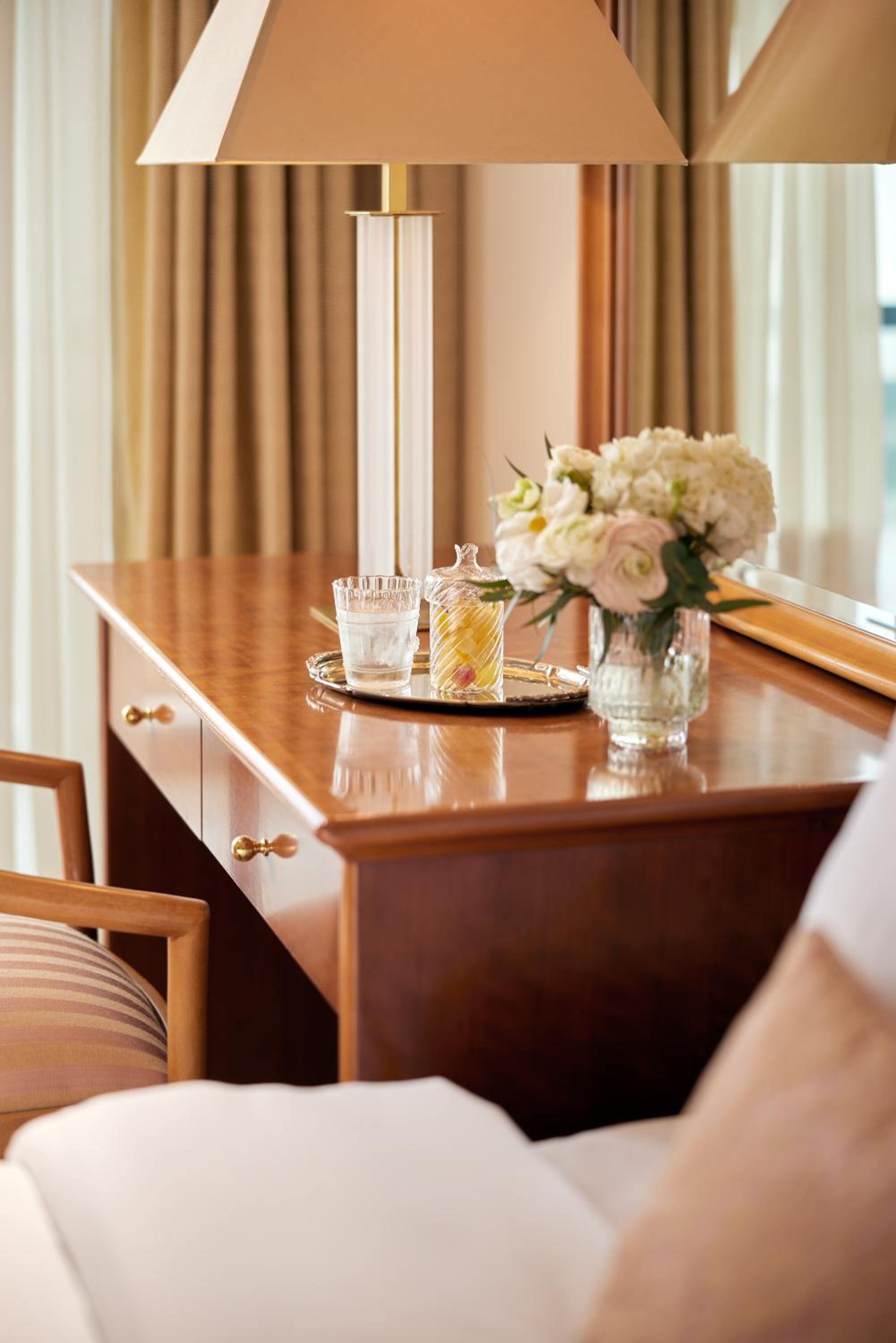 Superior Double Room with Panoramic Sea and City View - Photo 7