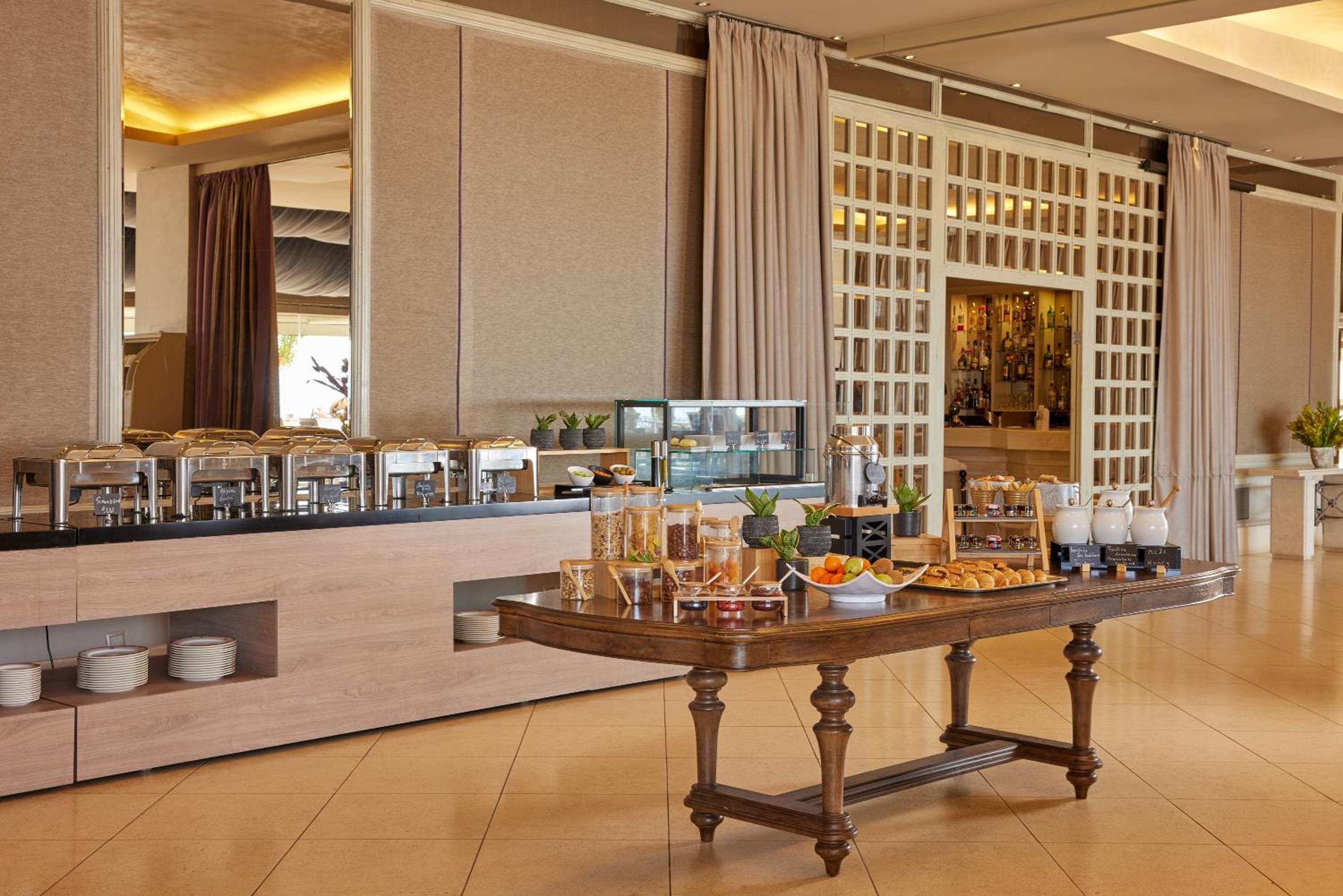 Superior Double Room with Panoramic Sea and City View - Photo 11