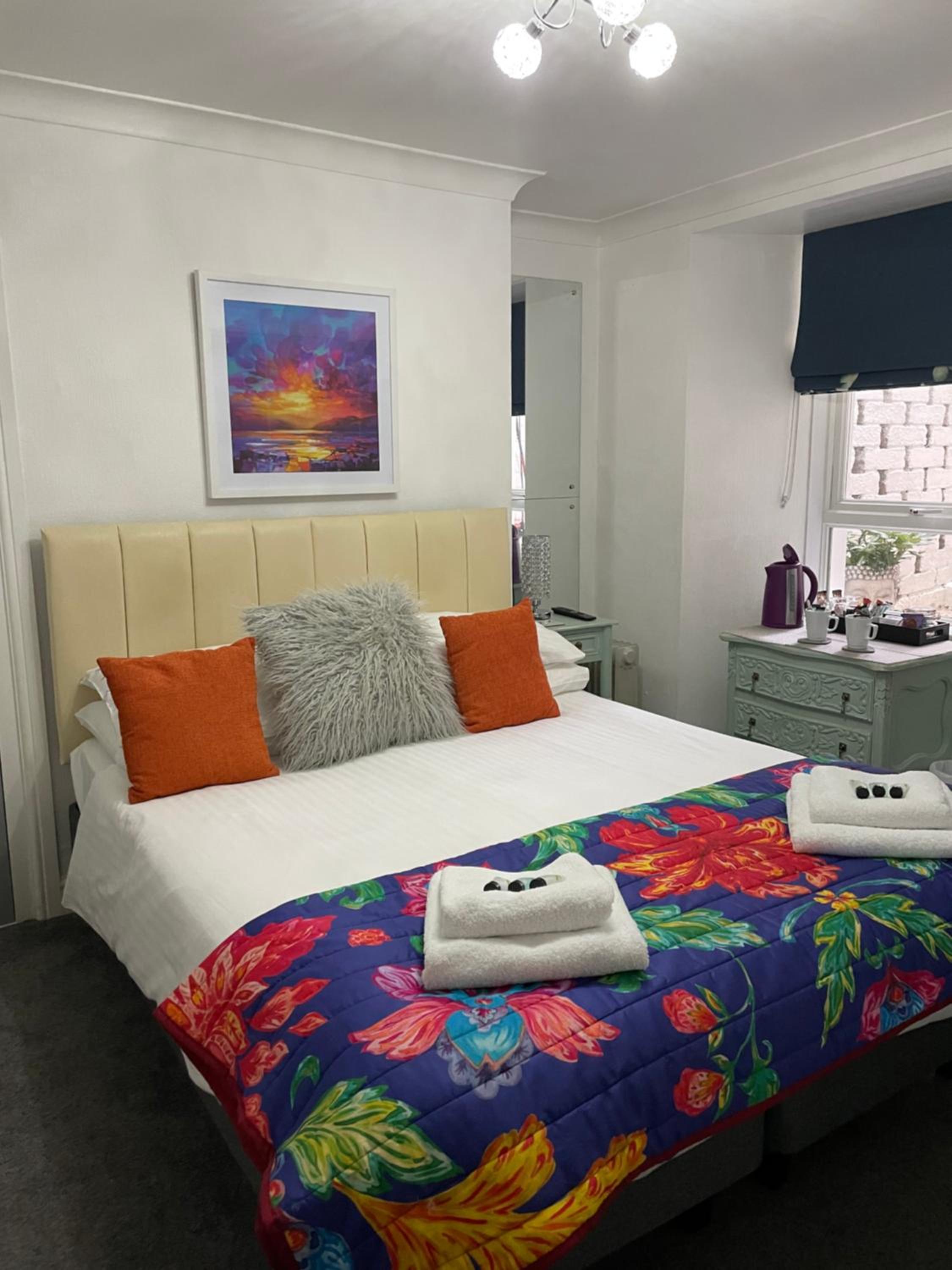 Twin Room with Private Bathroom photo 3