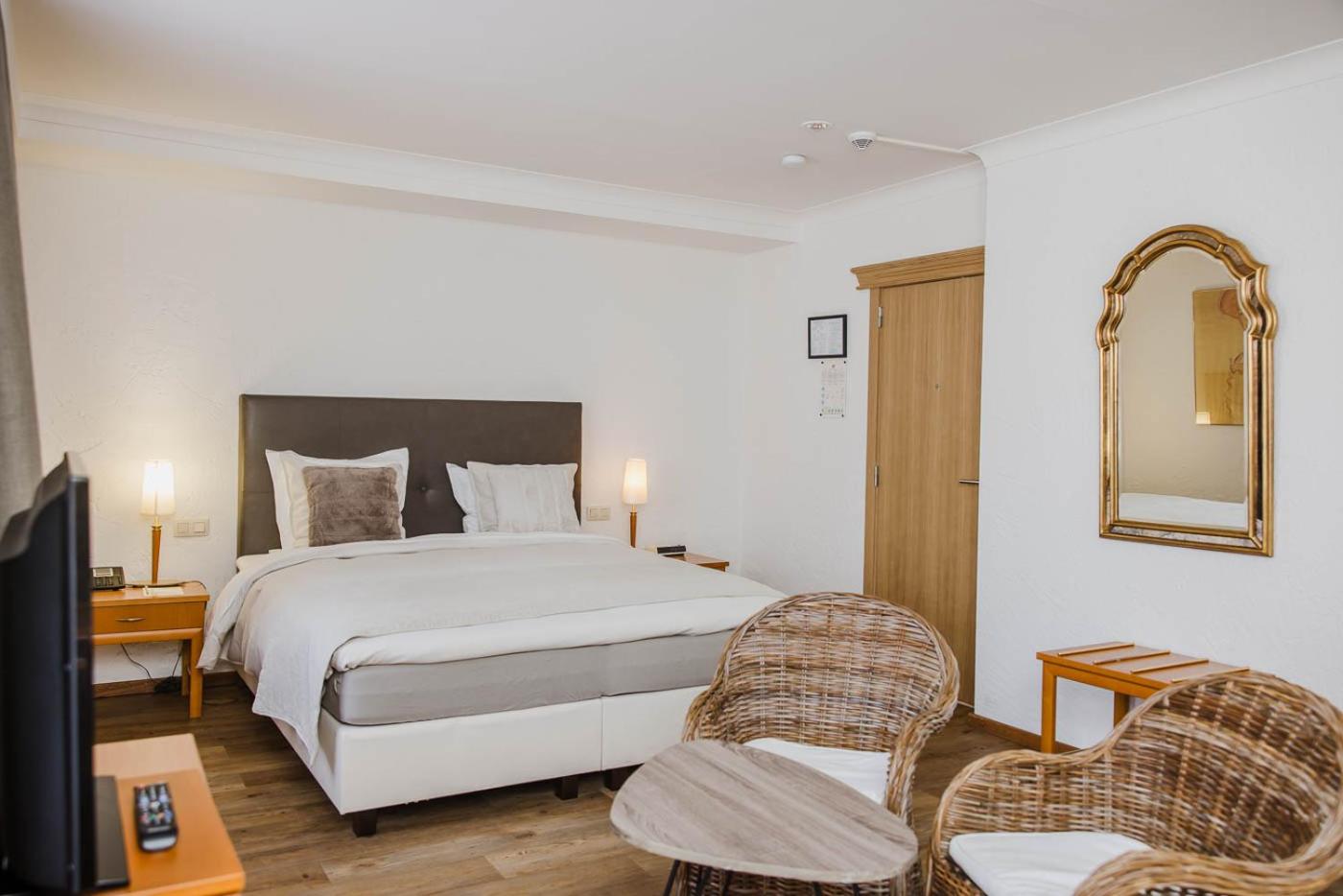 Double Room - Photo 16
