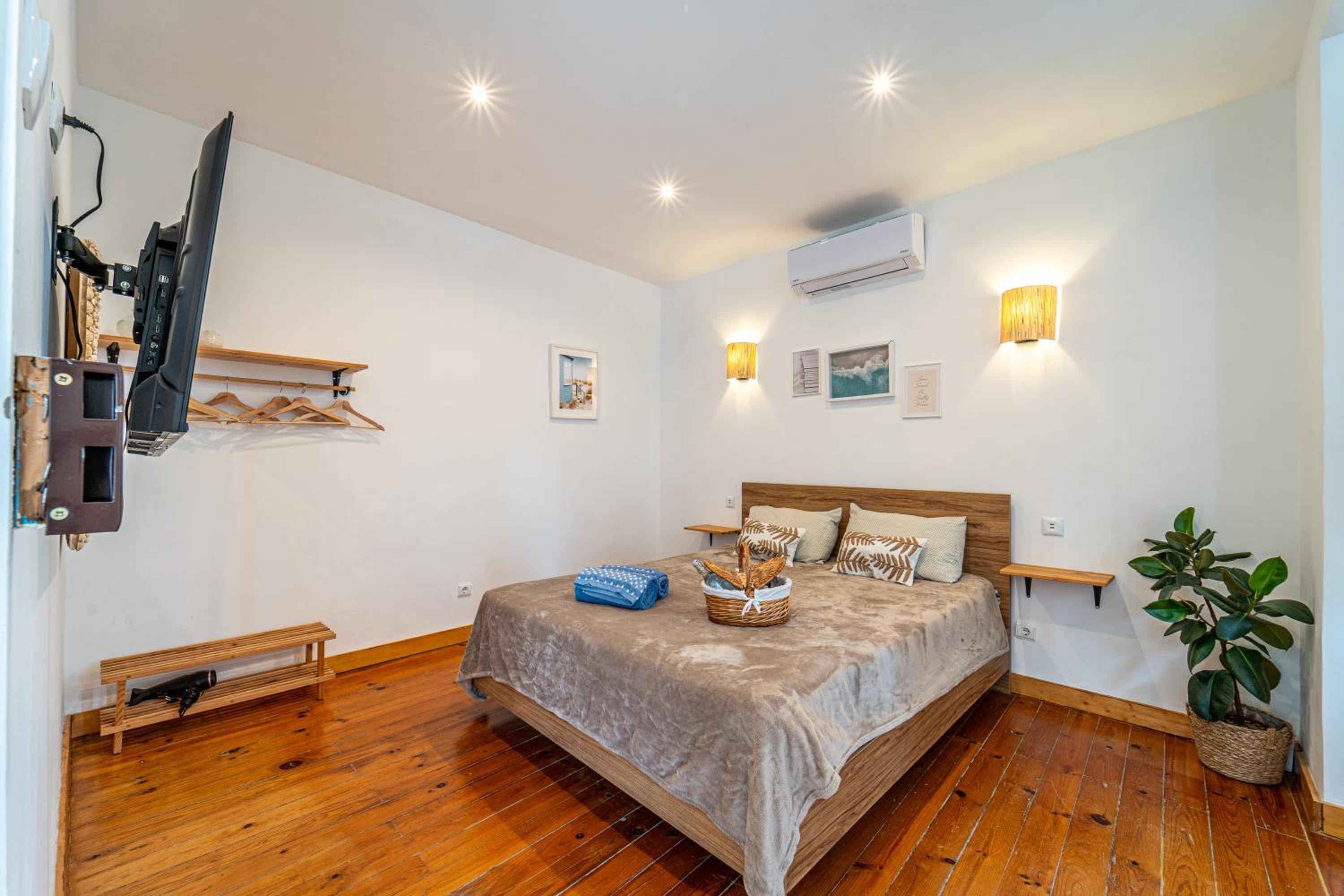 Double Room with Shared Bathroom