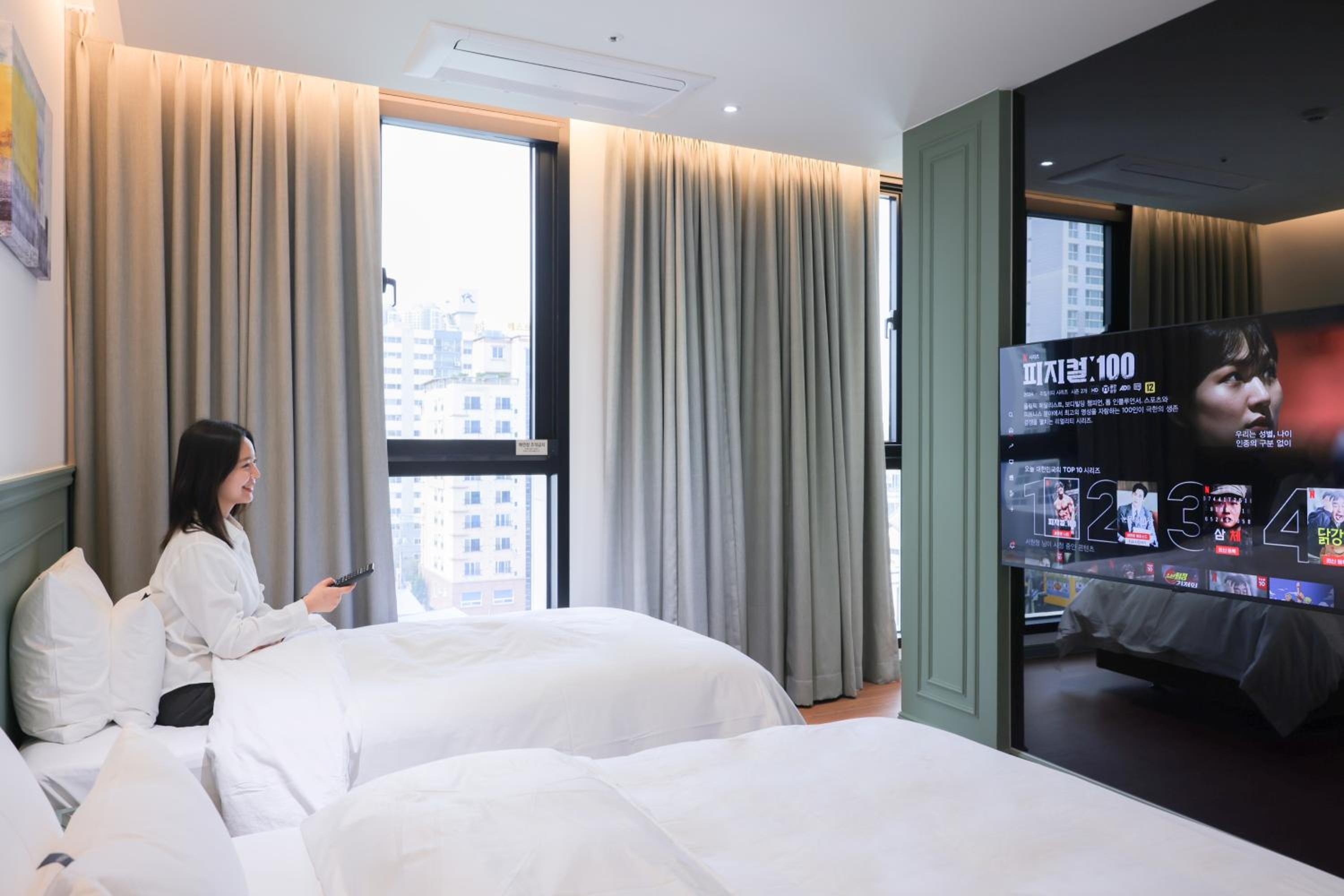 Premier Twin Suite - Photo 10