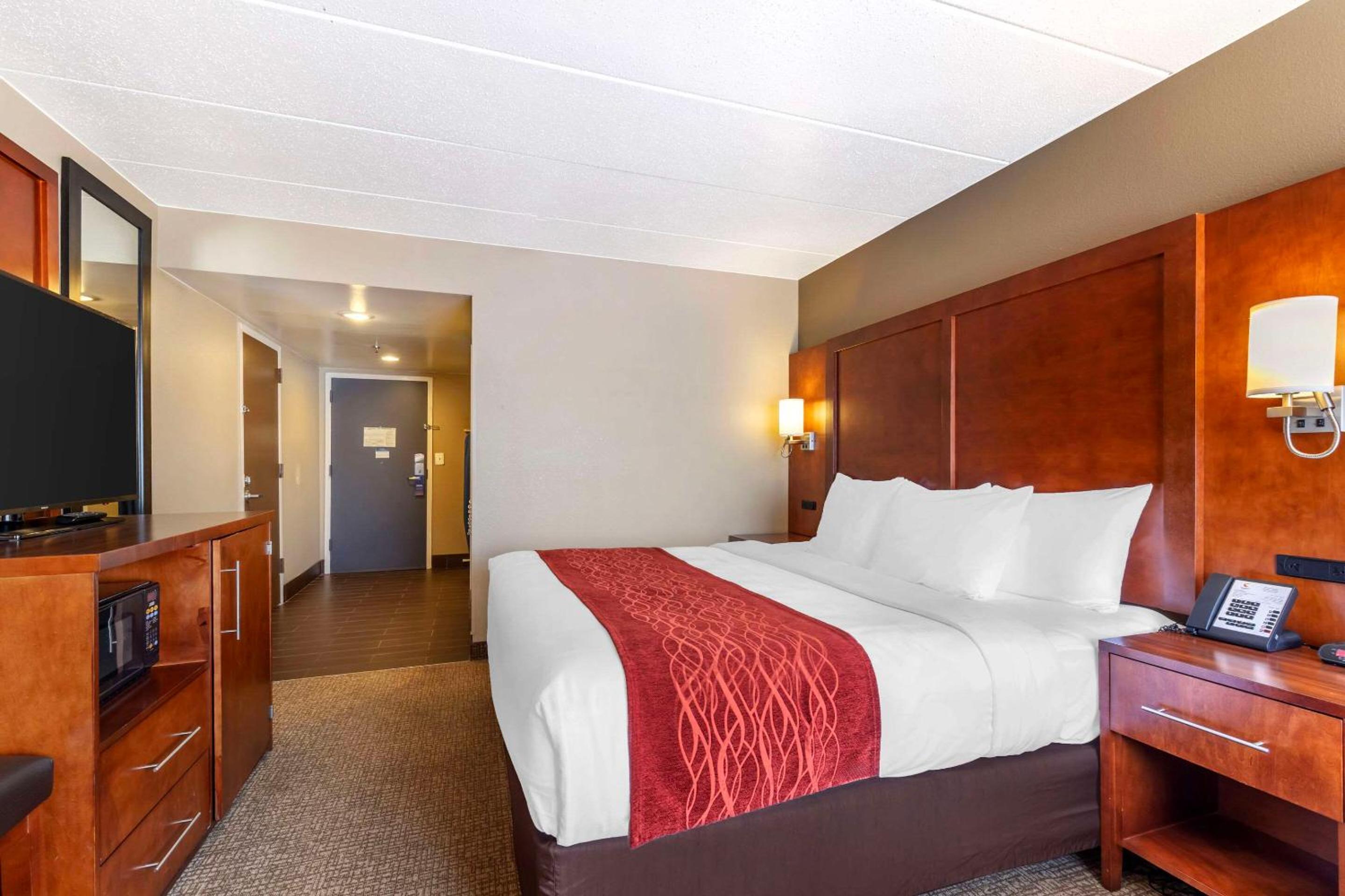 King Room - Non-Smoking - Photo 4
