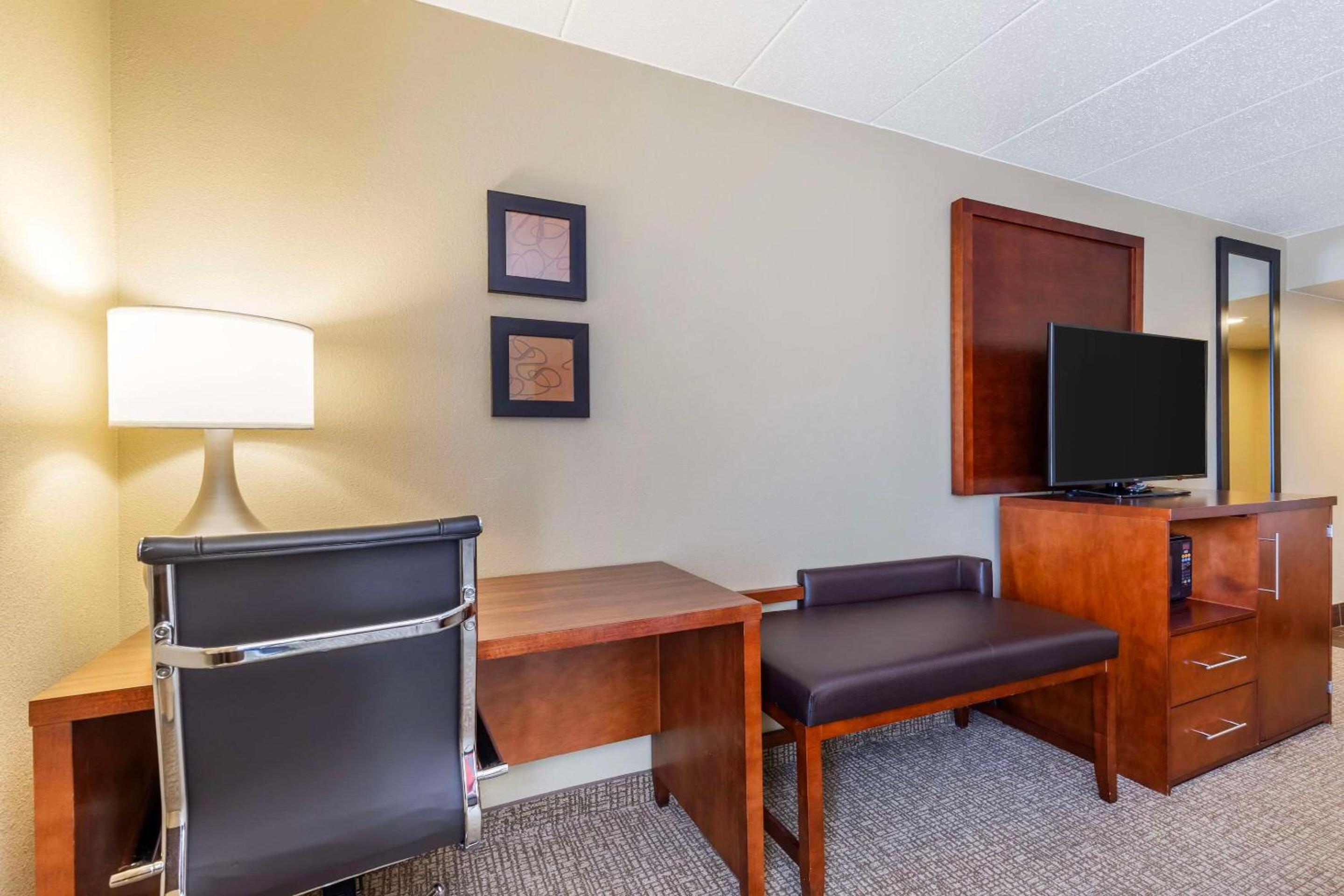 Double Room with Two Double Beds - Non-Smoking - Photo 3