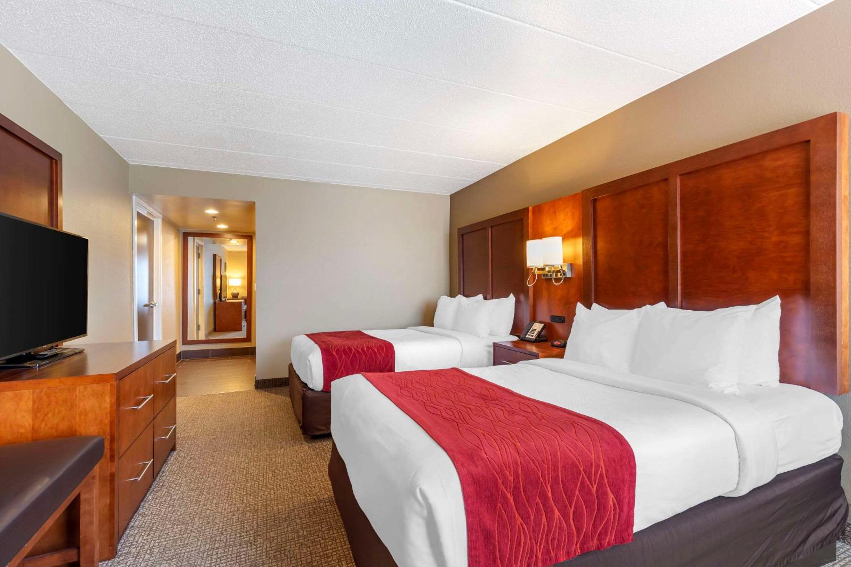Double Suite with Two Double Beds - Accessible/Non-Smoking photo 1