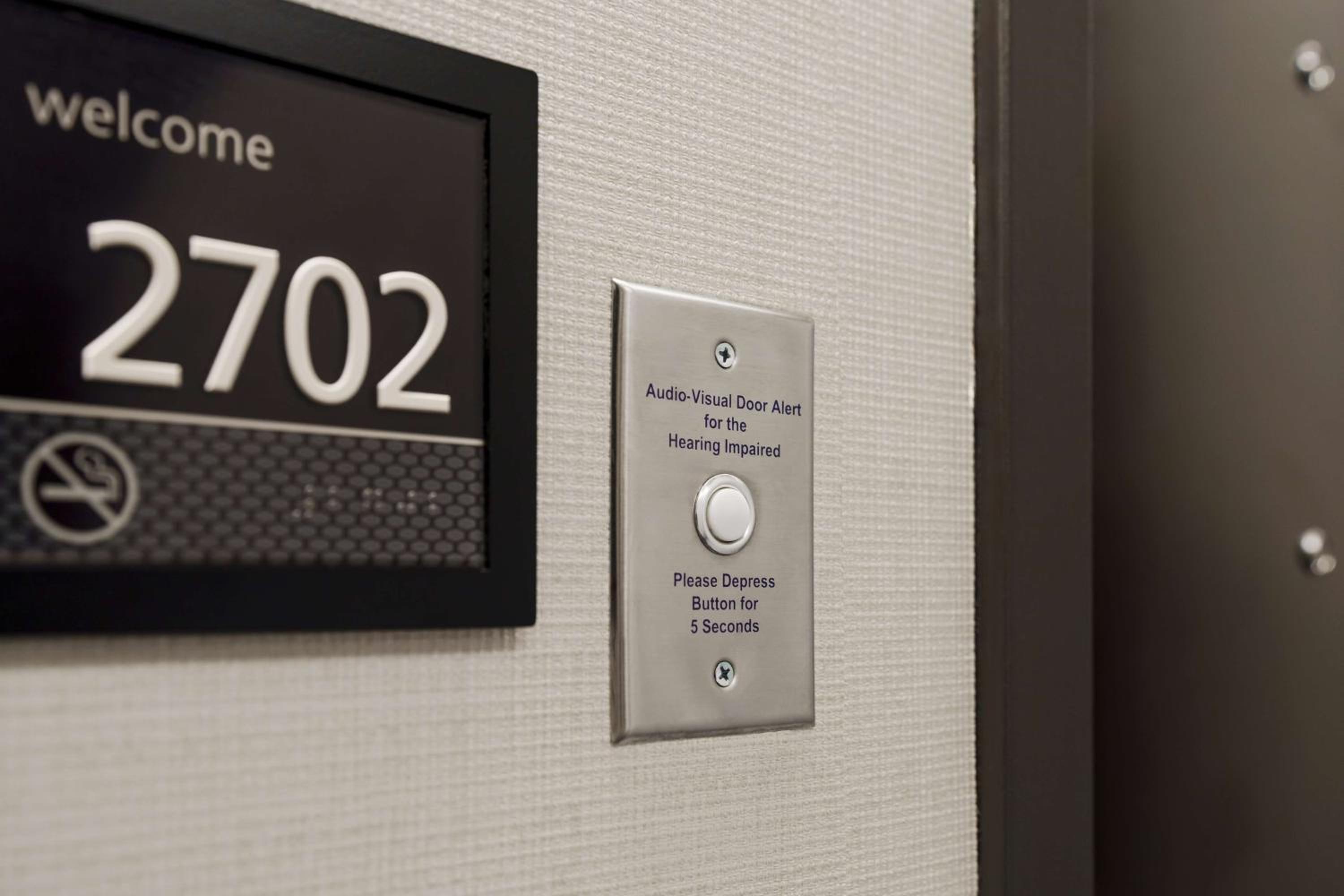 King Room with Accessible Tub - Mobility and Hearing Access/Non-Smoking