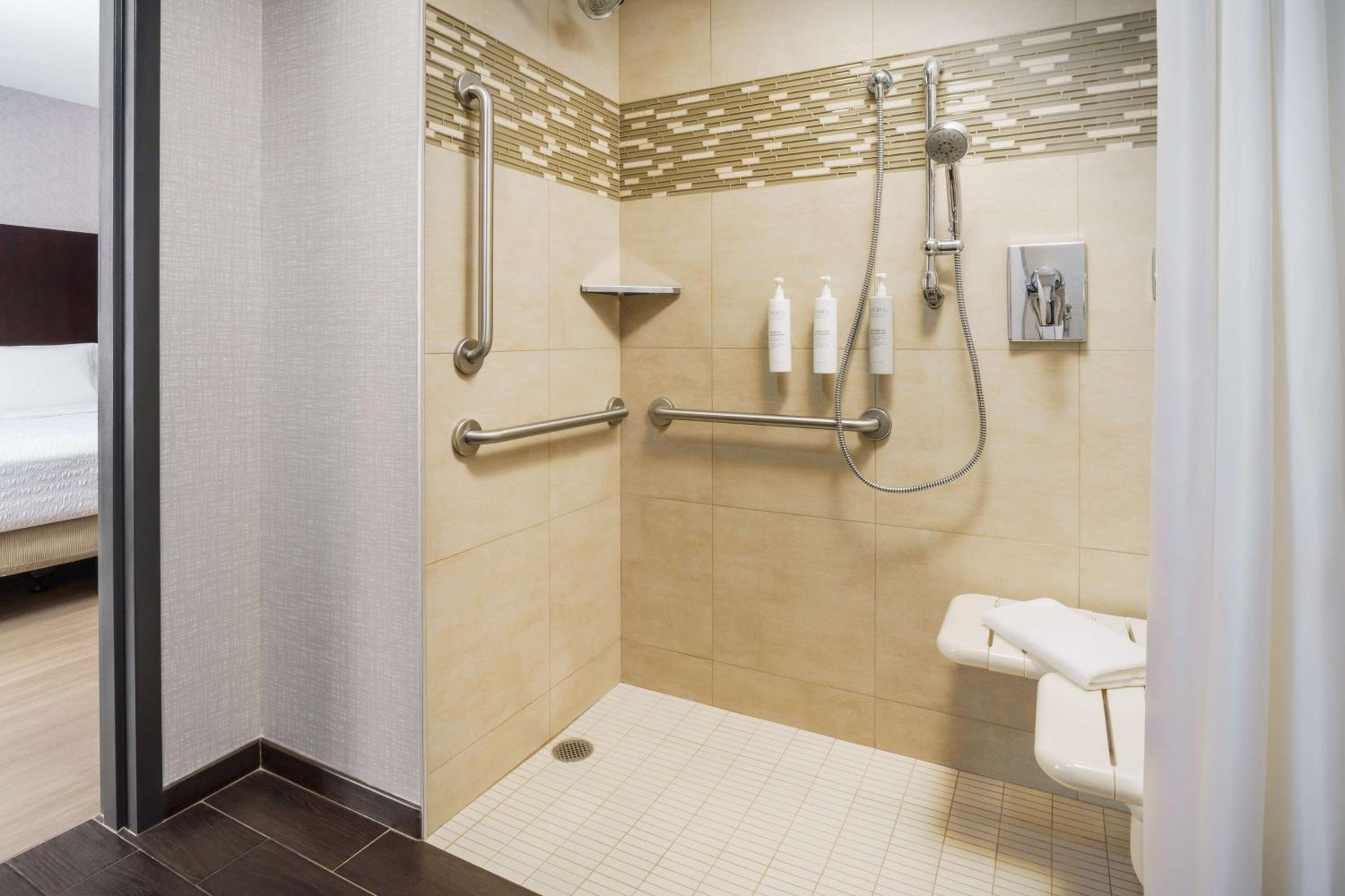 King Room with Roll-In Shower - Mobility and Hearing Access/Non-Smoking
