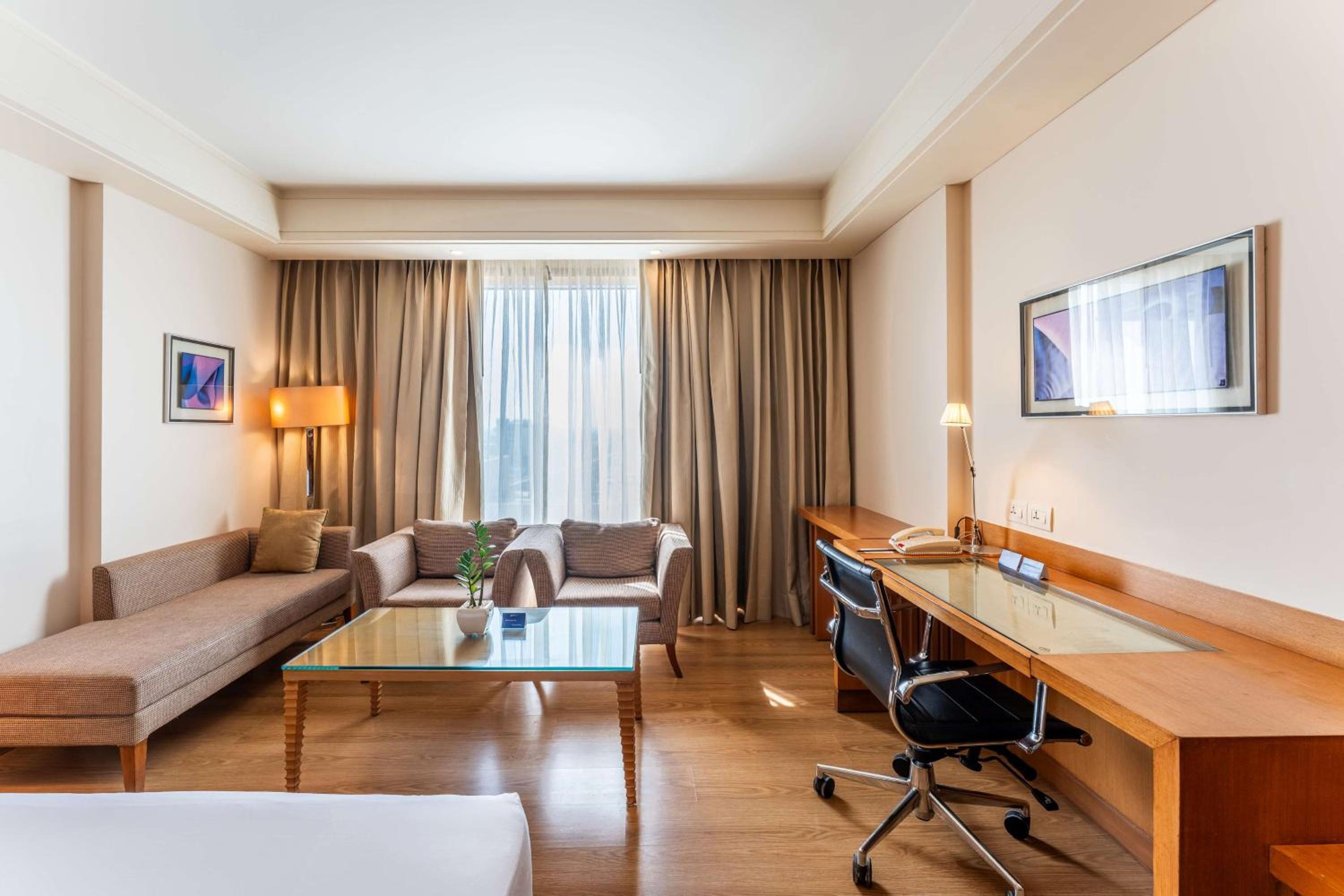Deluxe Double or Twin Room -  - 10% Discount of Food & Soft Beverages, Hotel Credit of INR 1000 on Food and Soft Beverages in Restaurants only - Photo 1