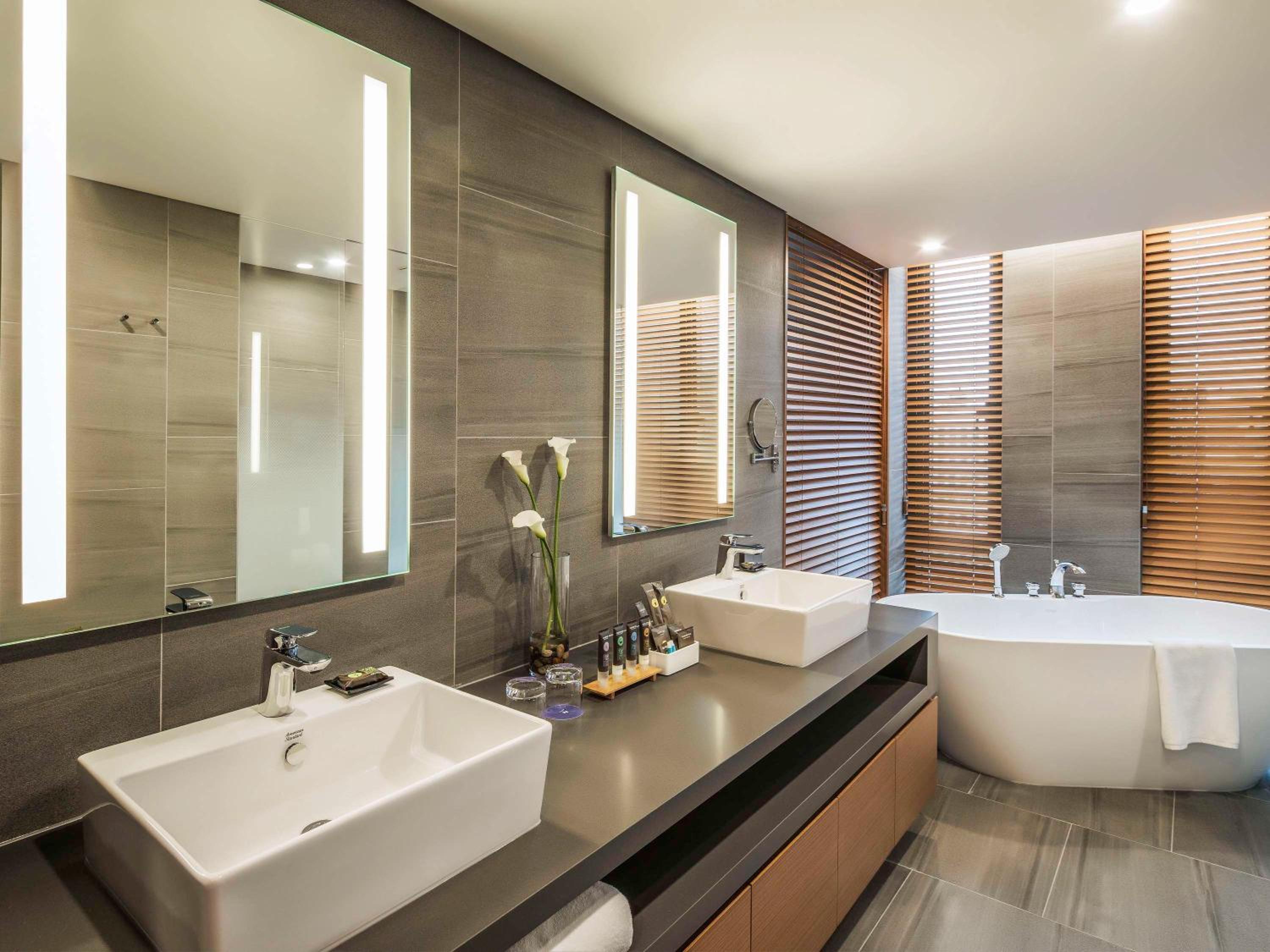 Premier King Suite photo 3