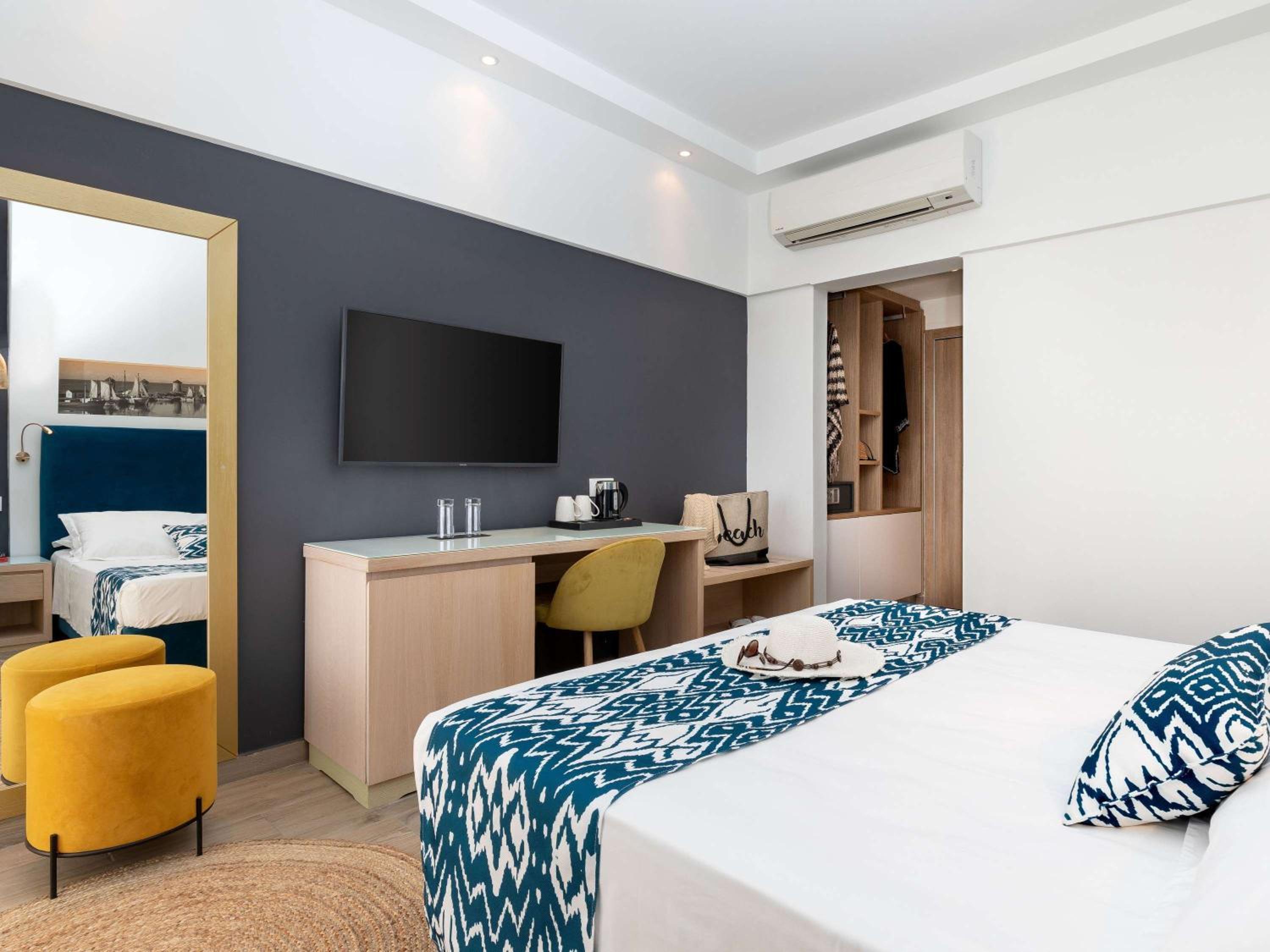 Superior Room with Kingsize bed, single Sofa bed and Balcony  - Photo 7