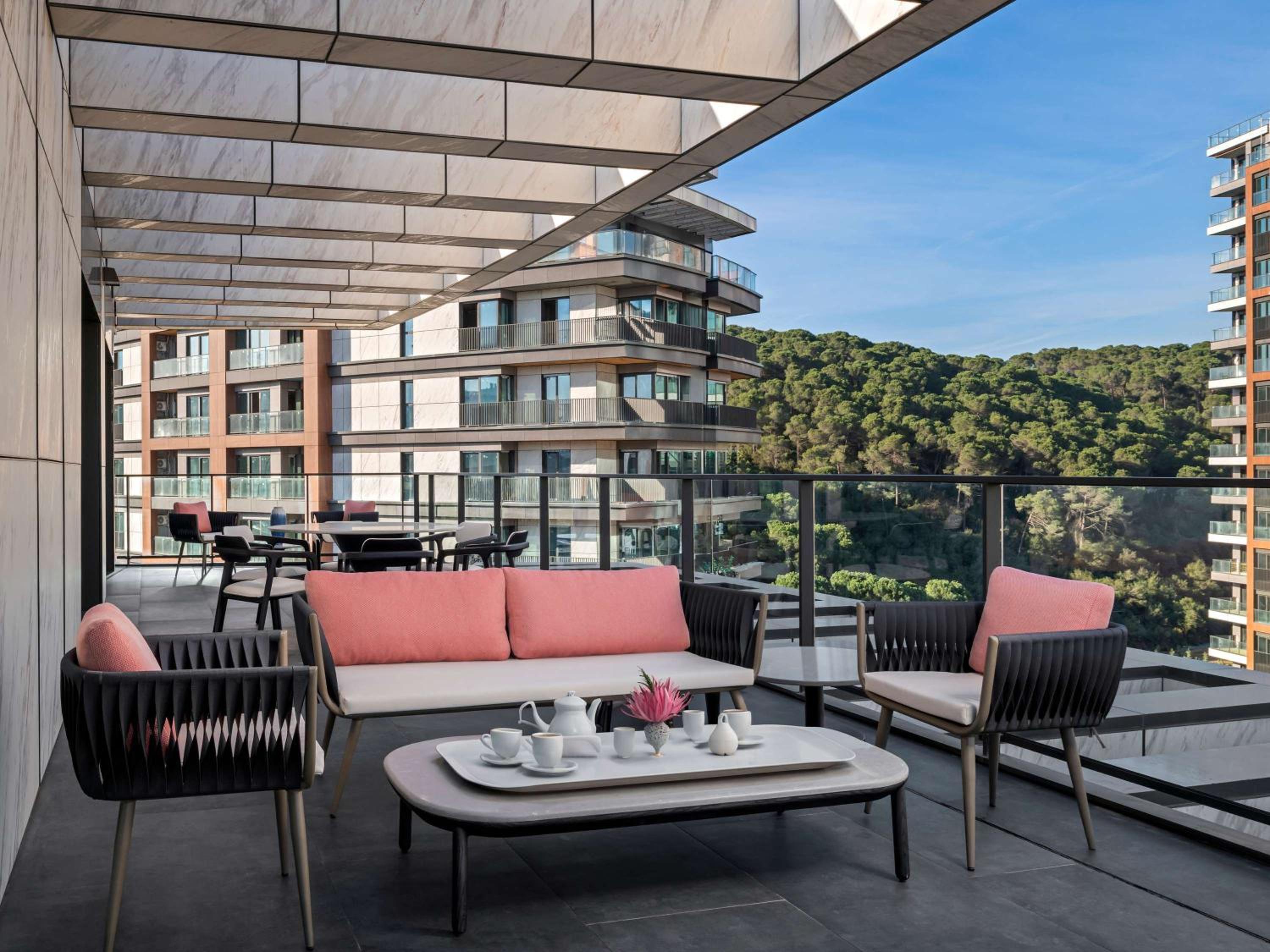 Deluxe Suite with Terrace