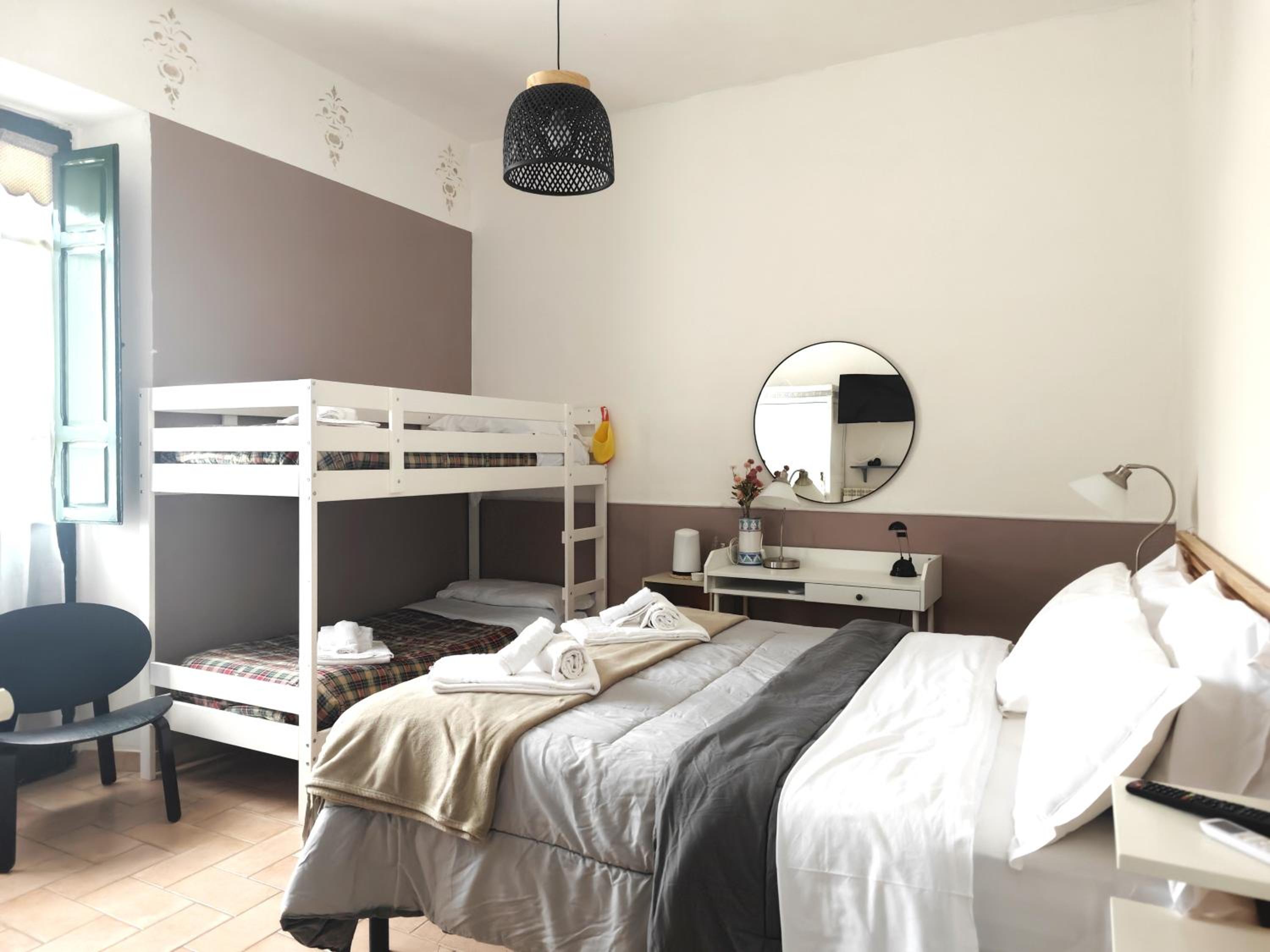 Quadruple Room - Photo 13