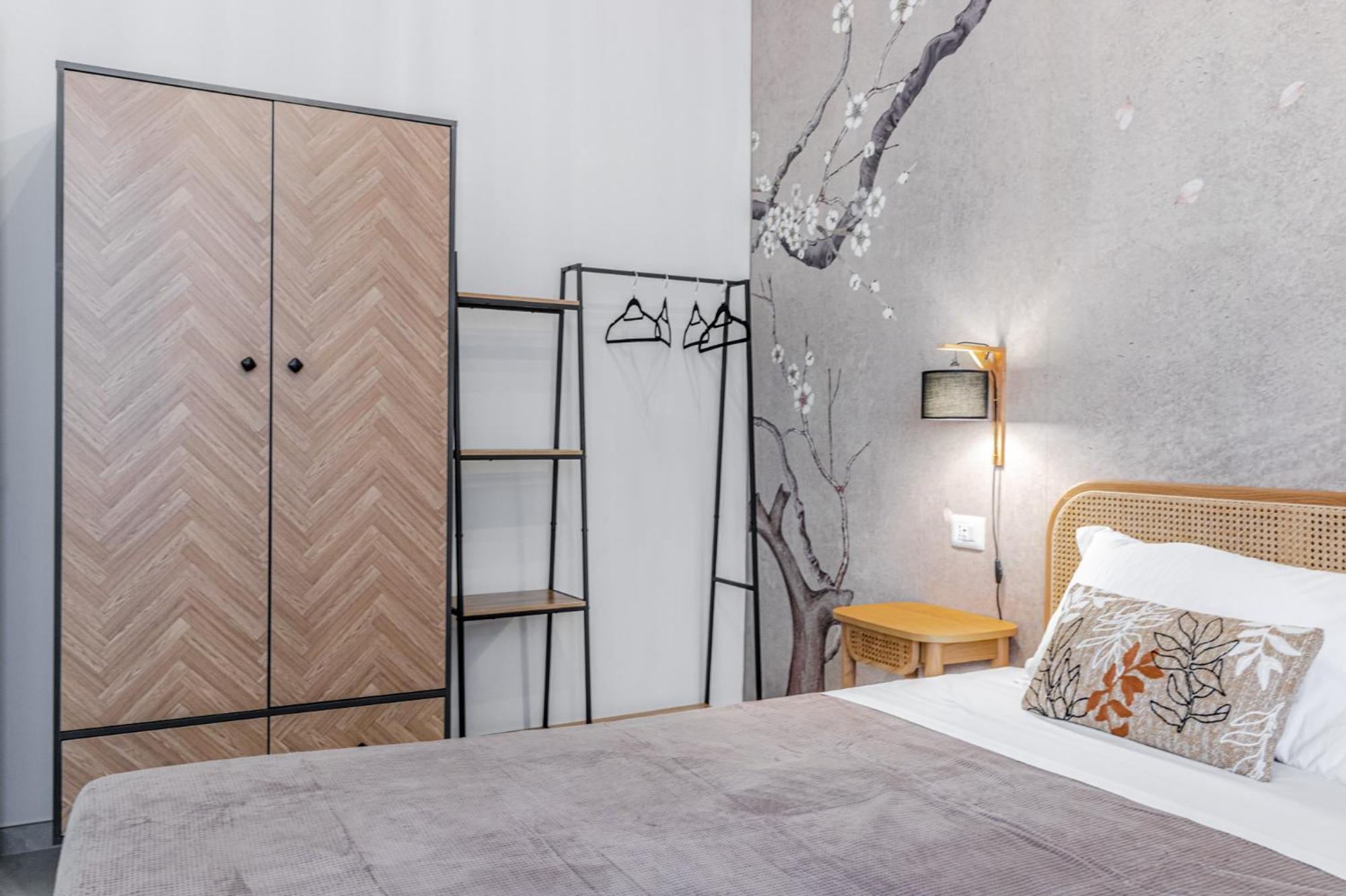 One-Bedroom Apartment - Photo 2