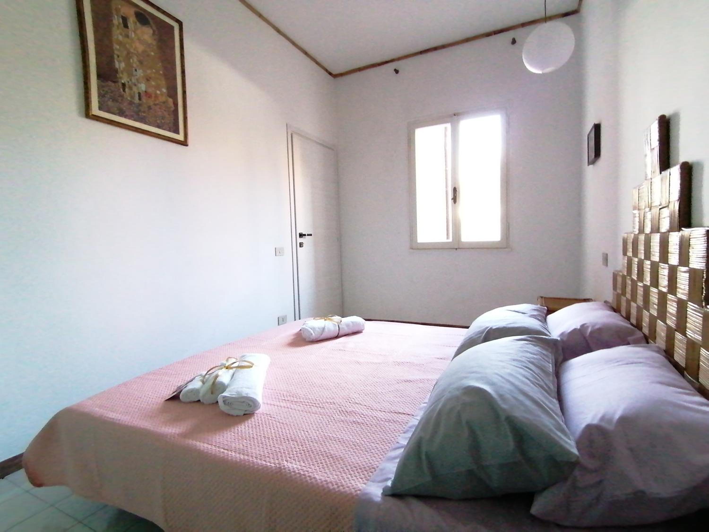 One-Bedroom House photo 1