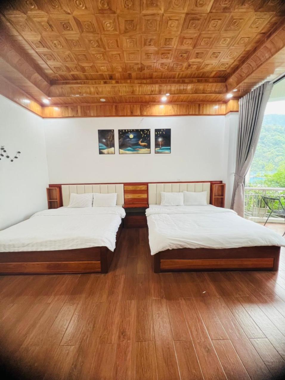 Family Room with Mountain View photo 1