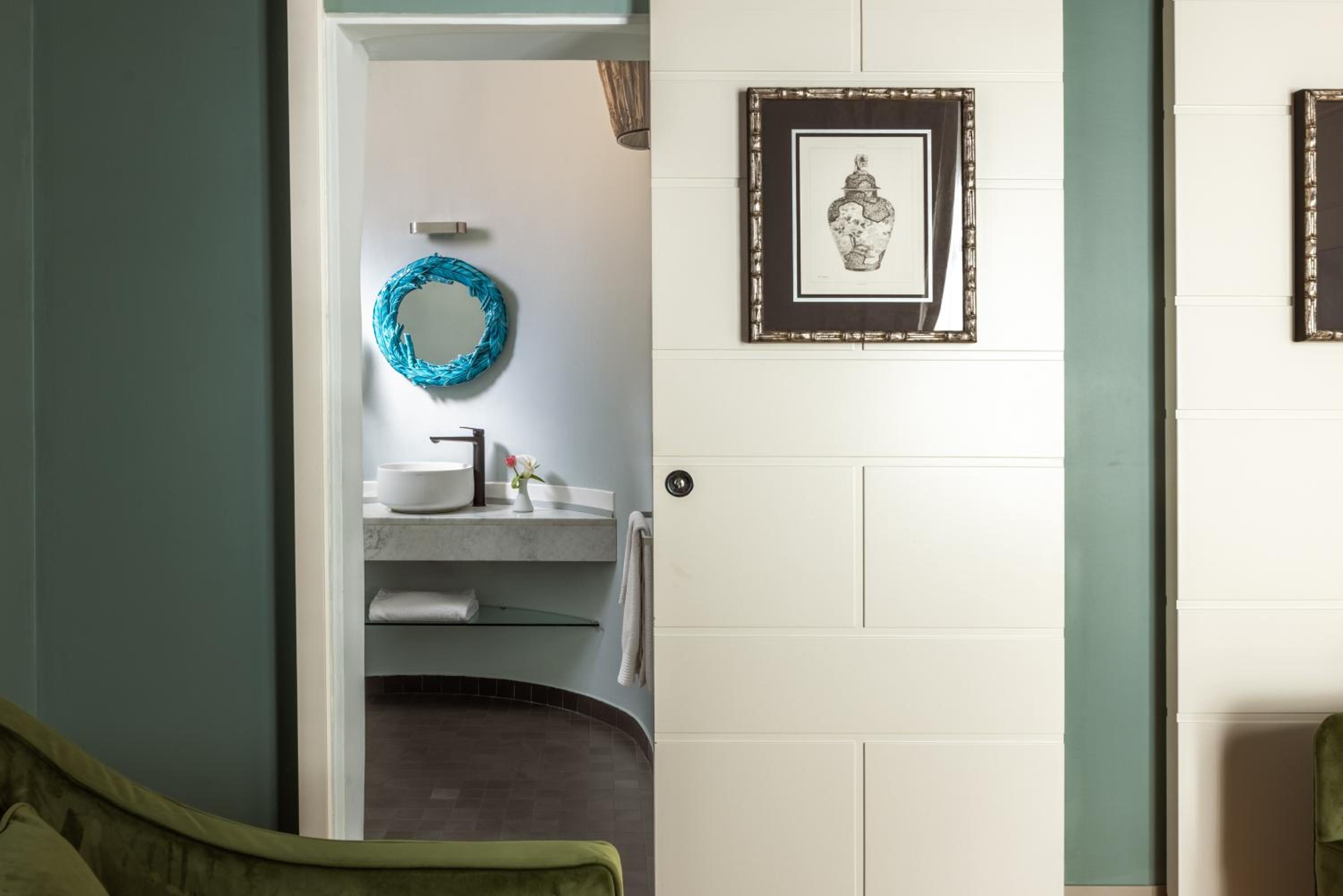 Suite - Photo 8
