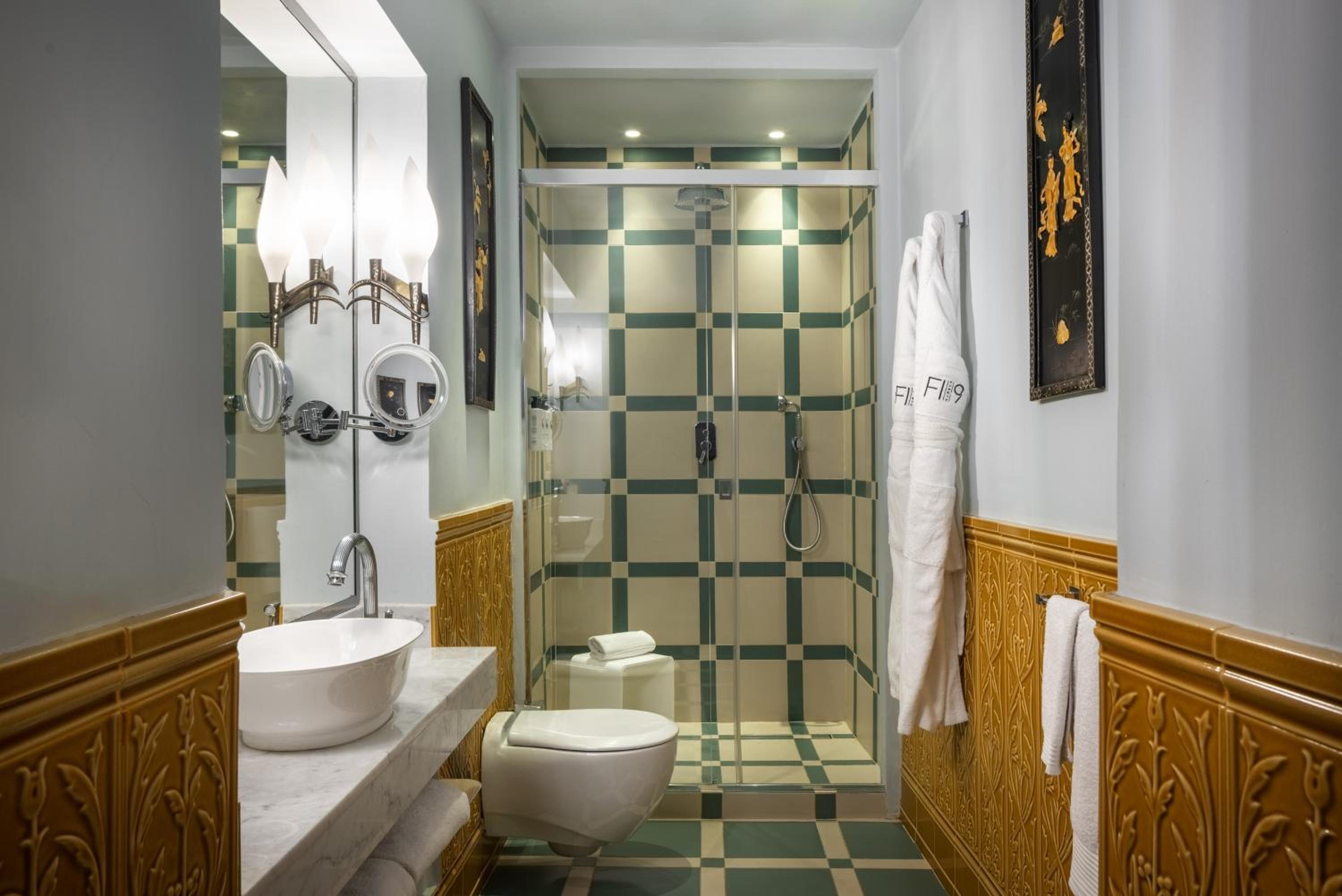 Suite - Photo 5