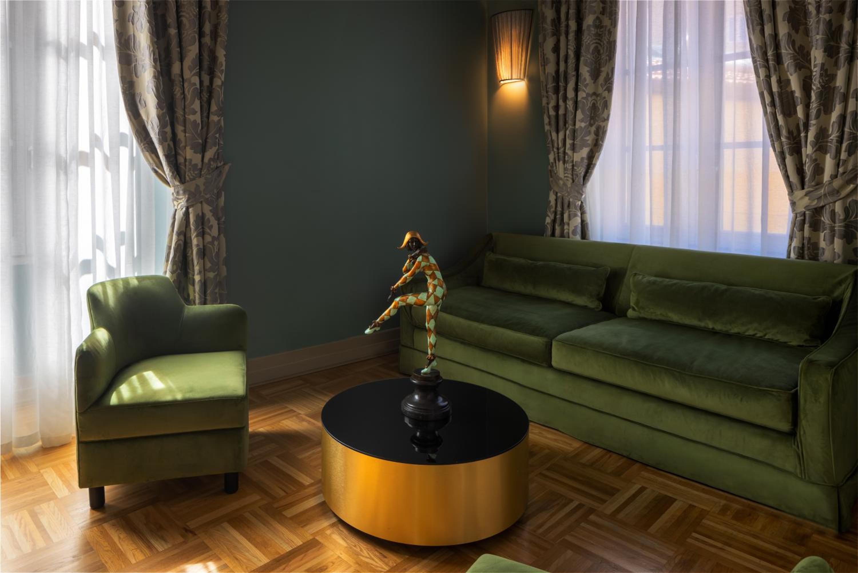 Suite - Photo 9