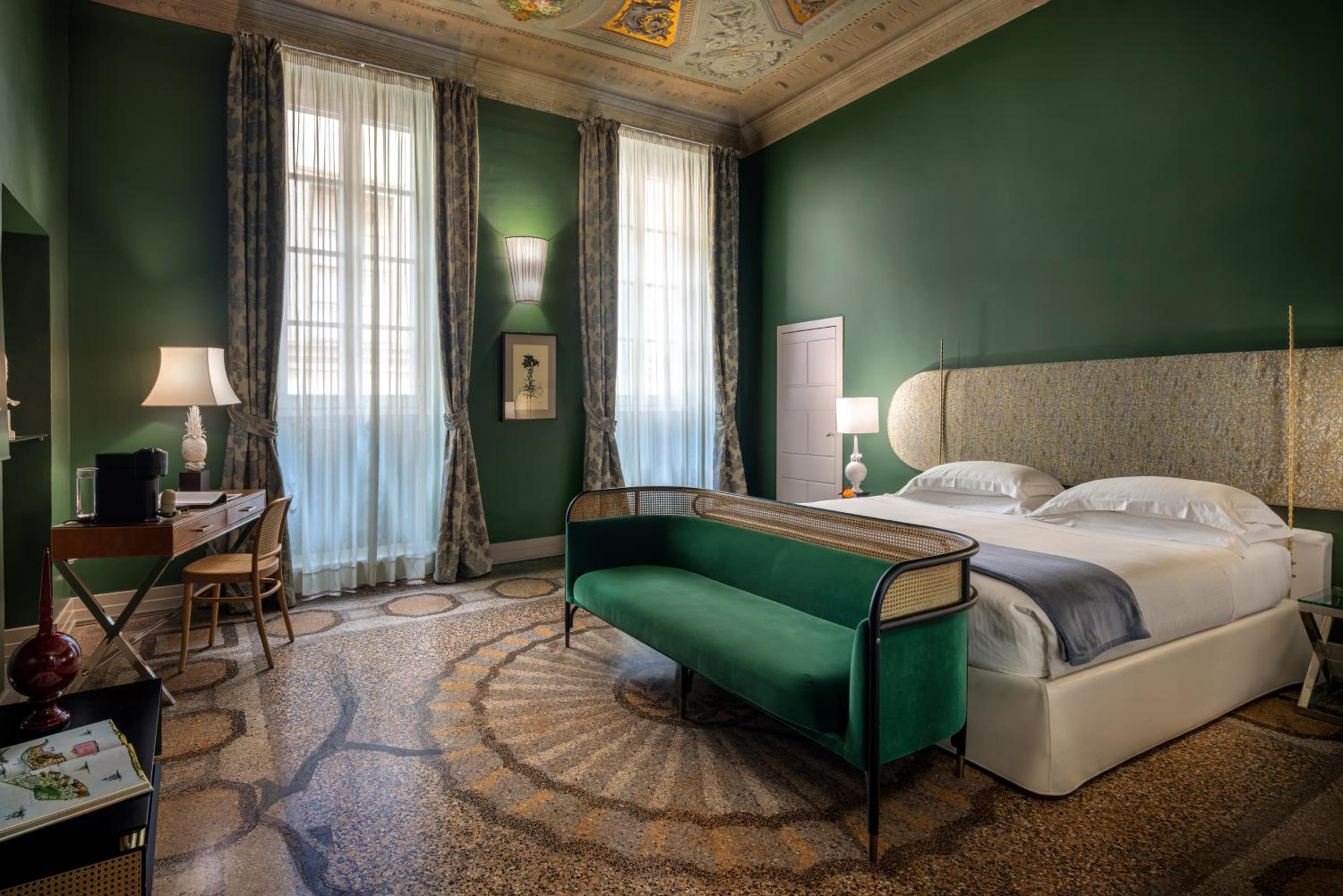 Standard Suite - Photo 1