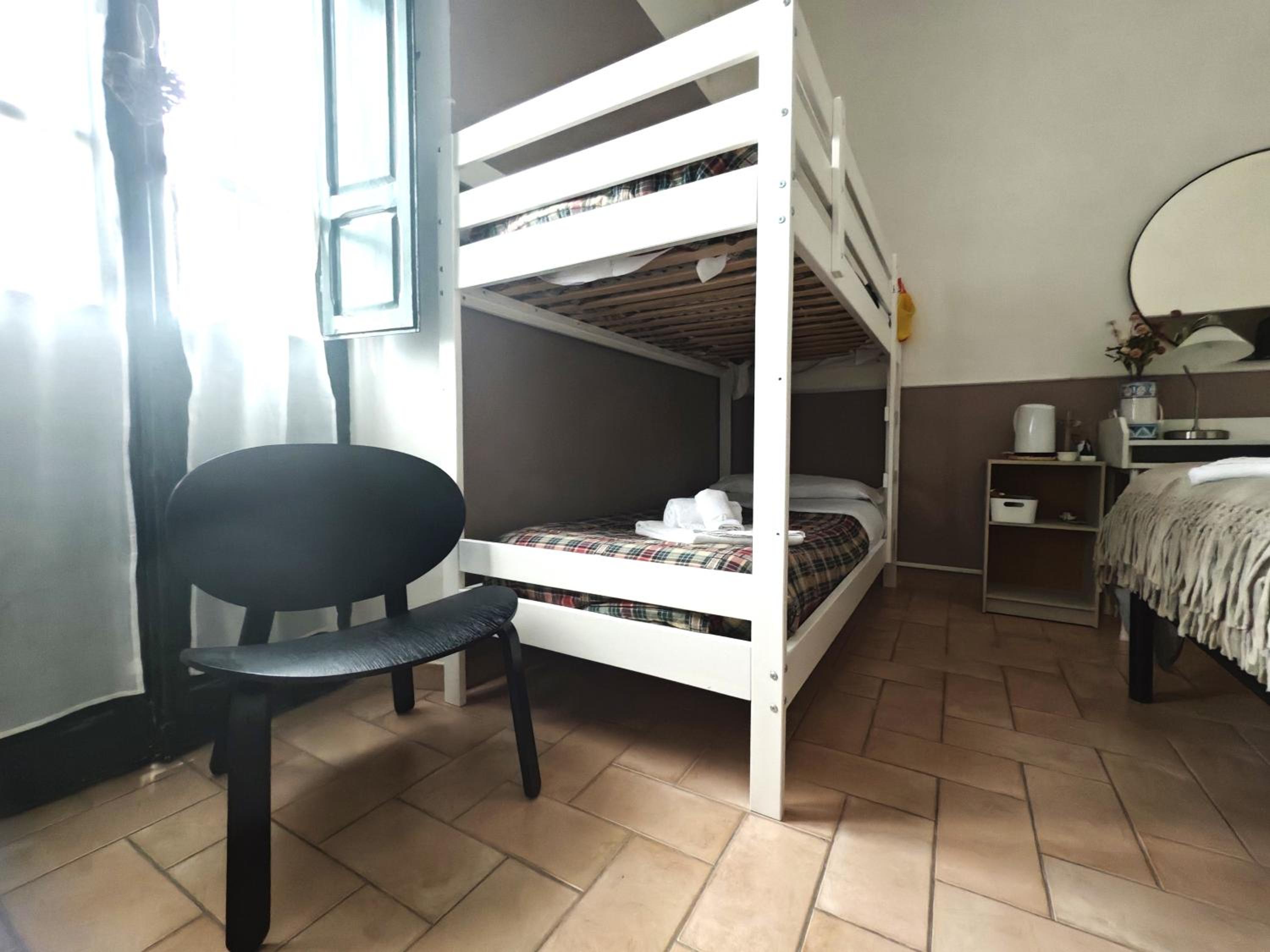 Quadruple Room - Photo 8