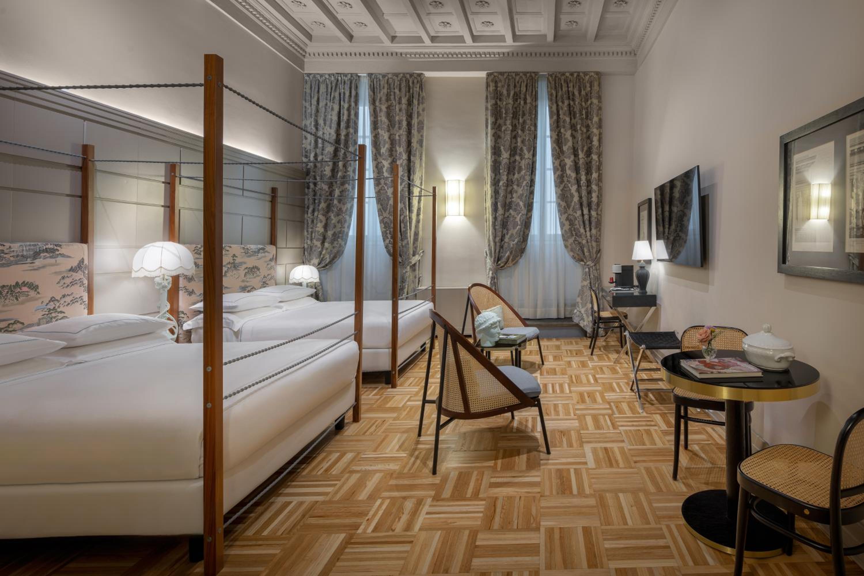 Deluxe Queen Suite