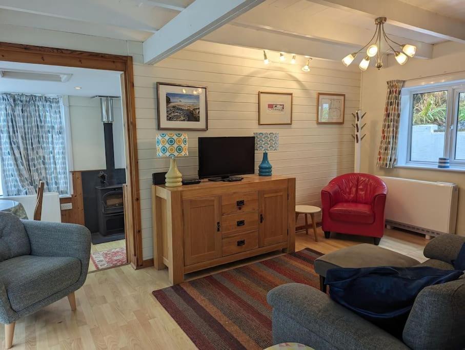 Three-Bedroom House photo 1