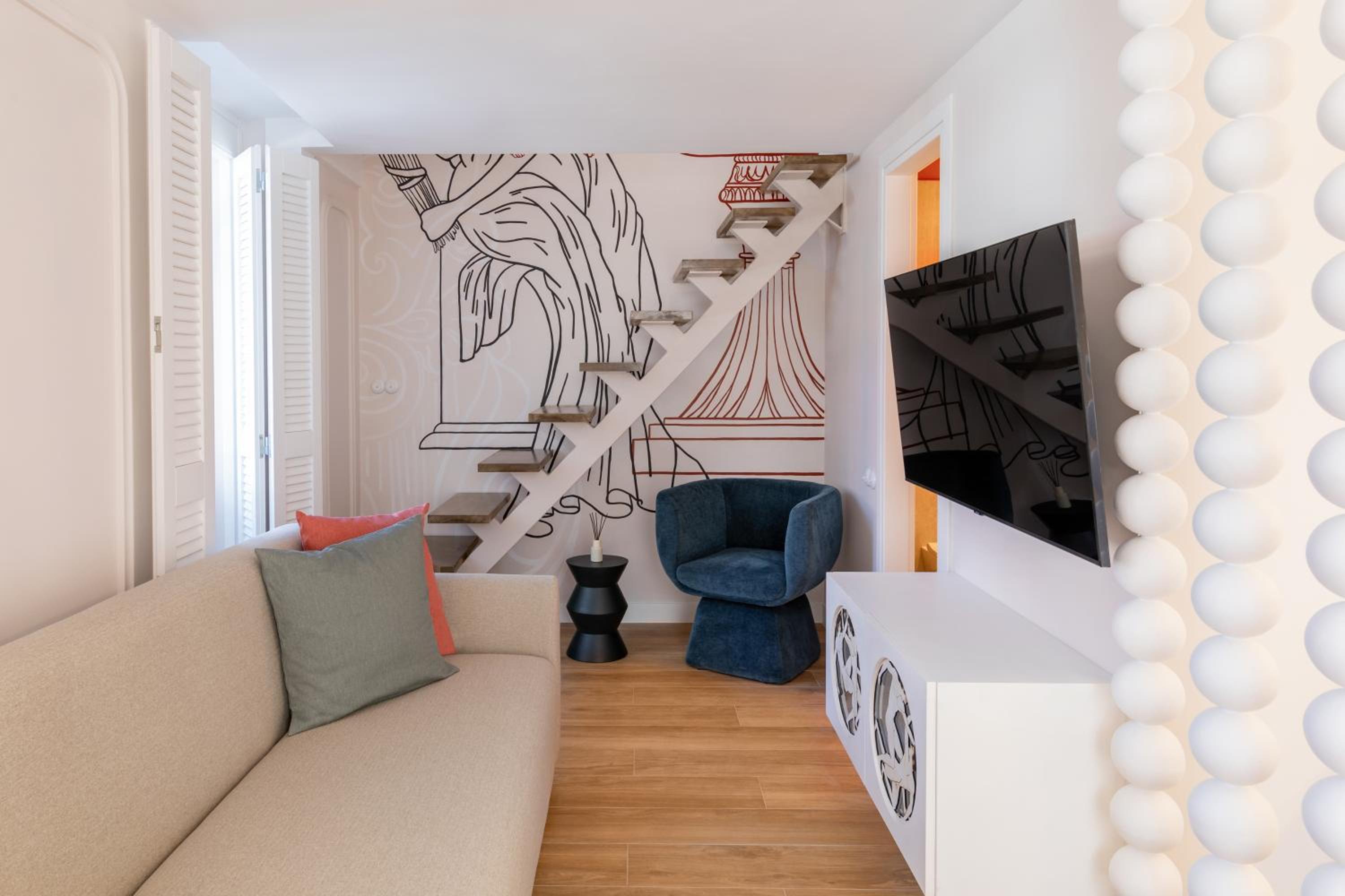 Deluxe Double Room (2 Adults + 1 Child) photo 2