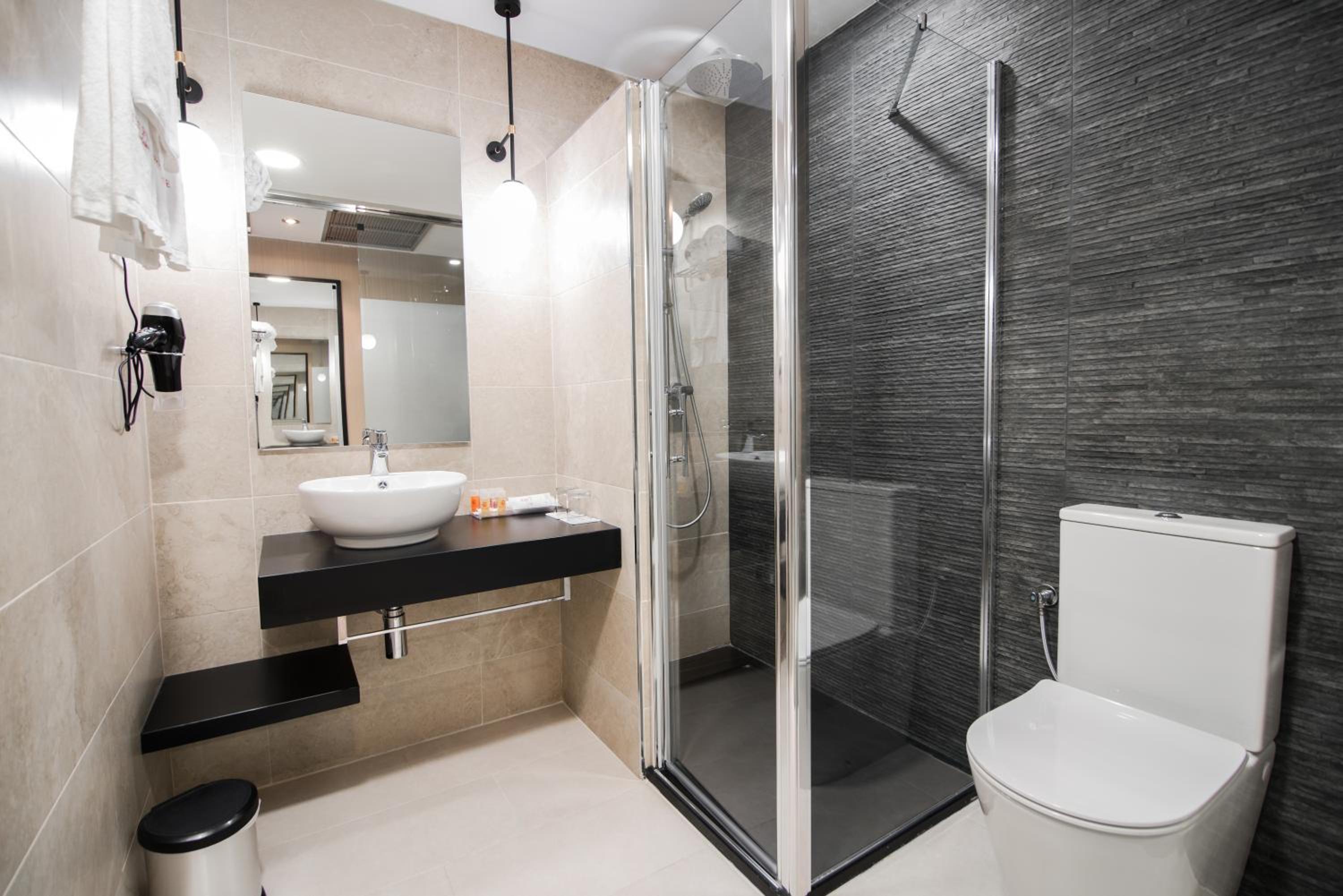 Double or Twin Room (1-2 Adults) - Photo 4