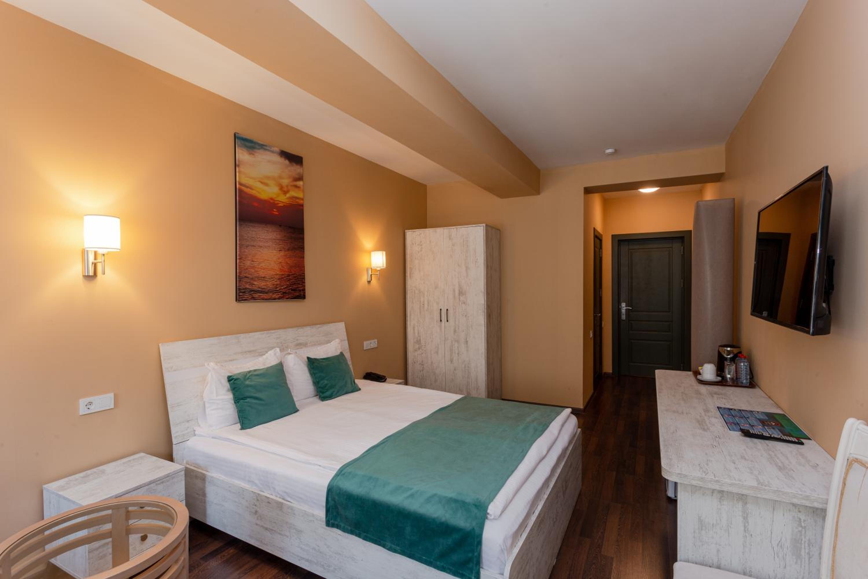 Deluxe Double or Twin Room with Mountain View