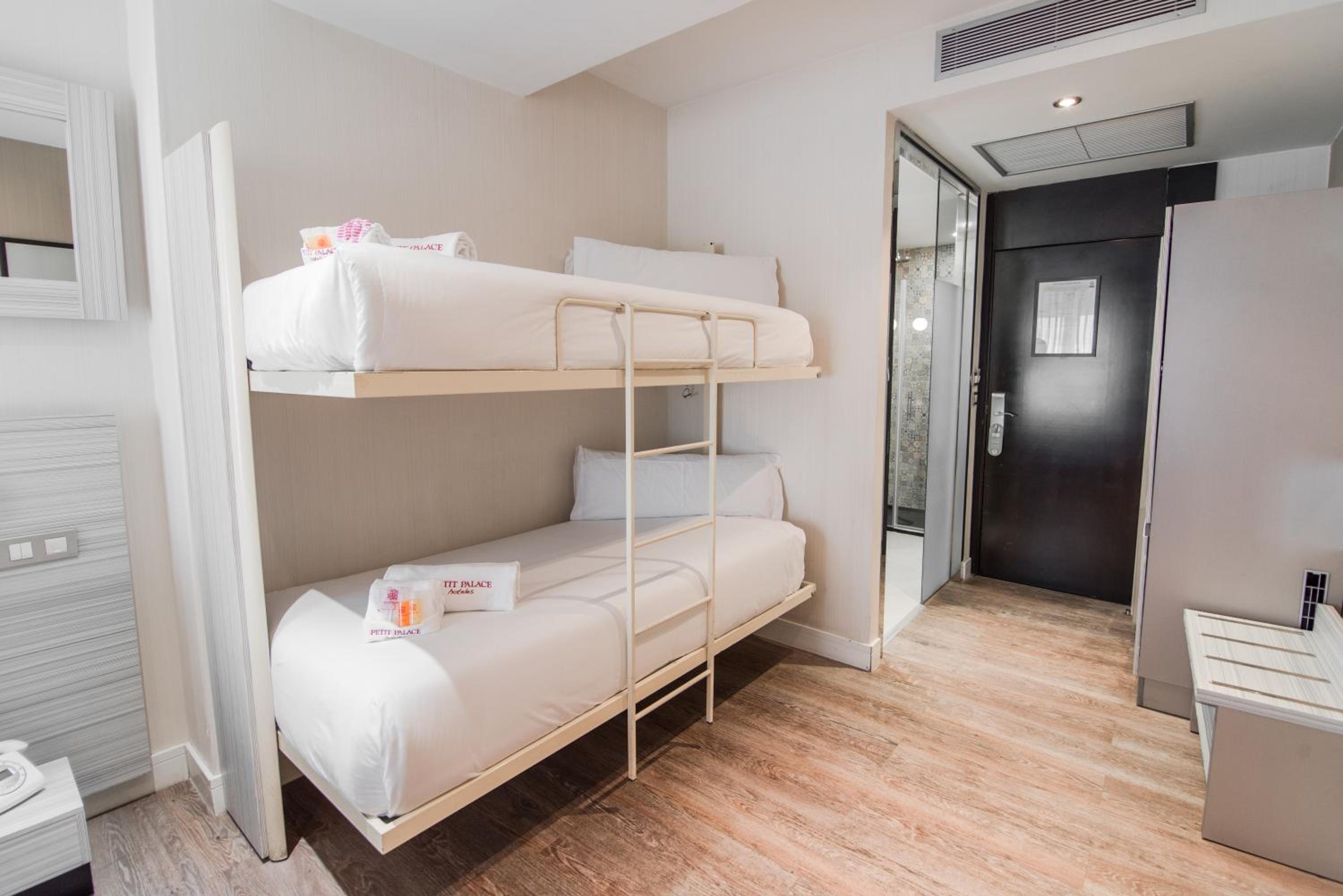 Quadruple Room (4 Adults) - Photo 3