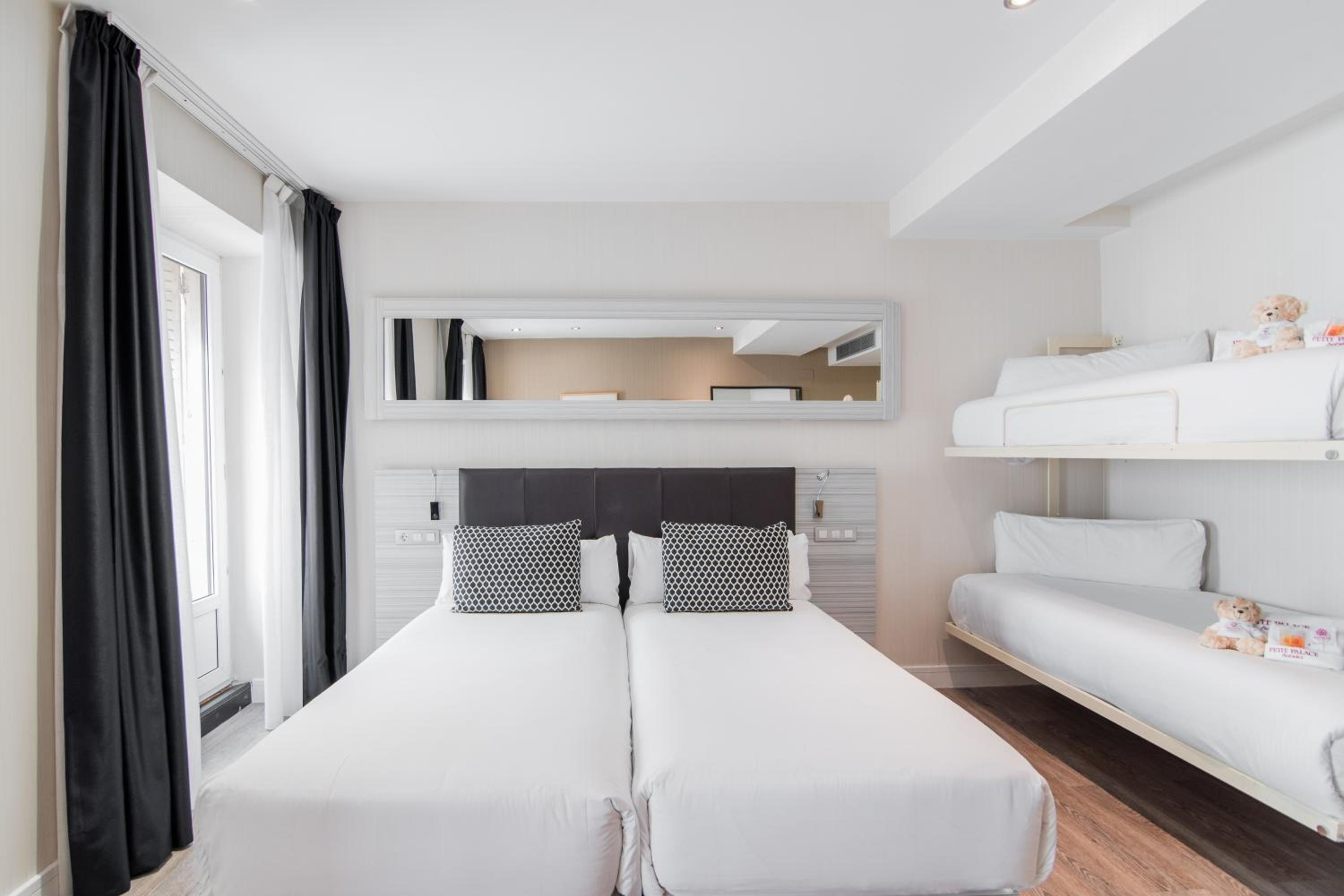 Quadruple Room (4 Adults) - Photo 2