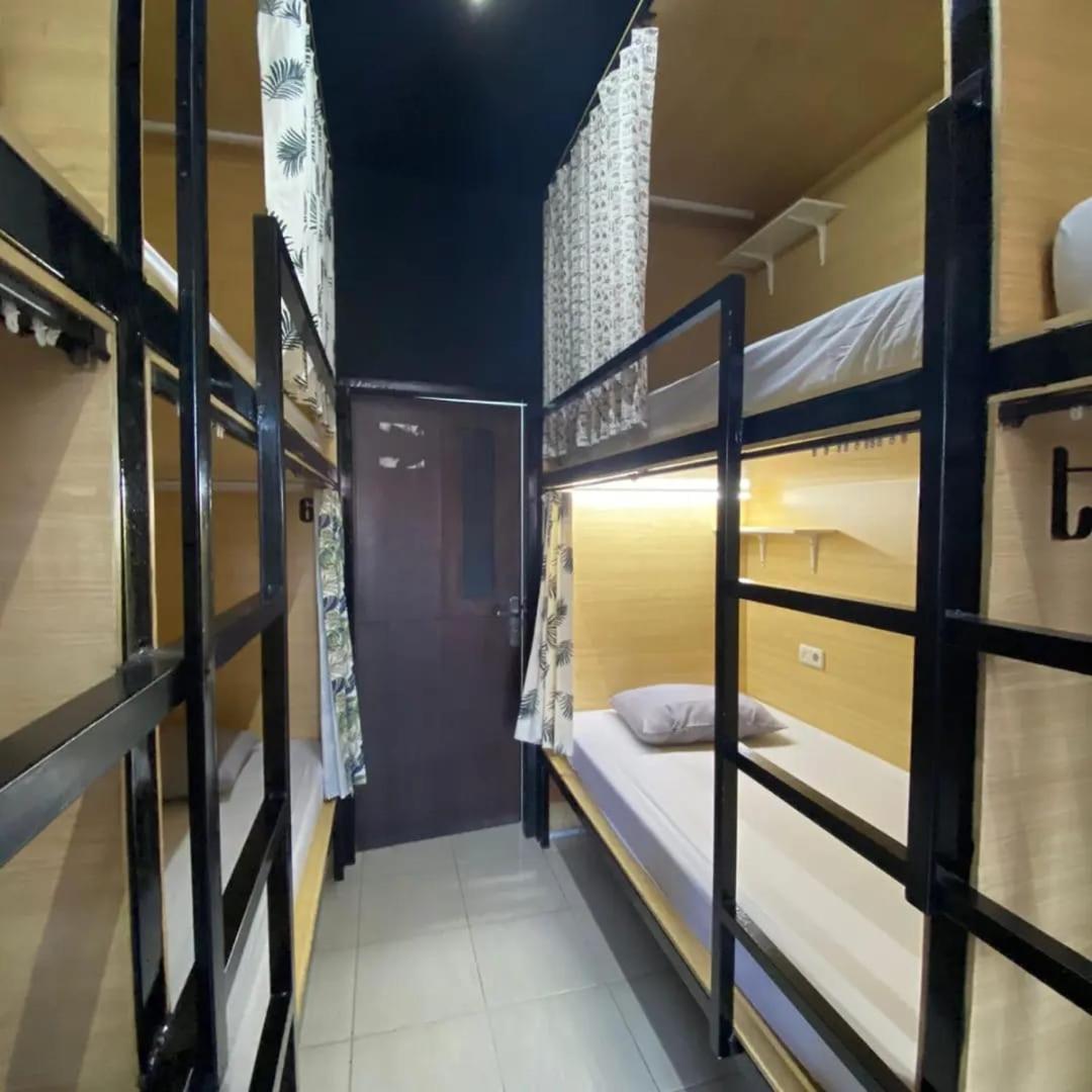 8-Bed Female Dormitory Room photo 2