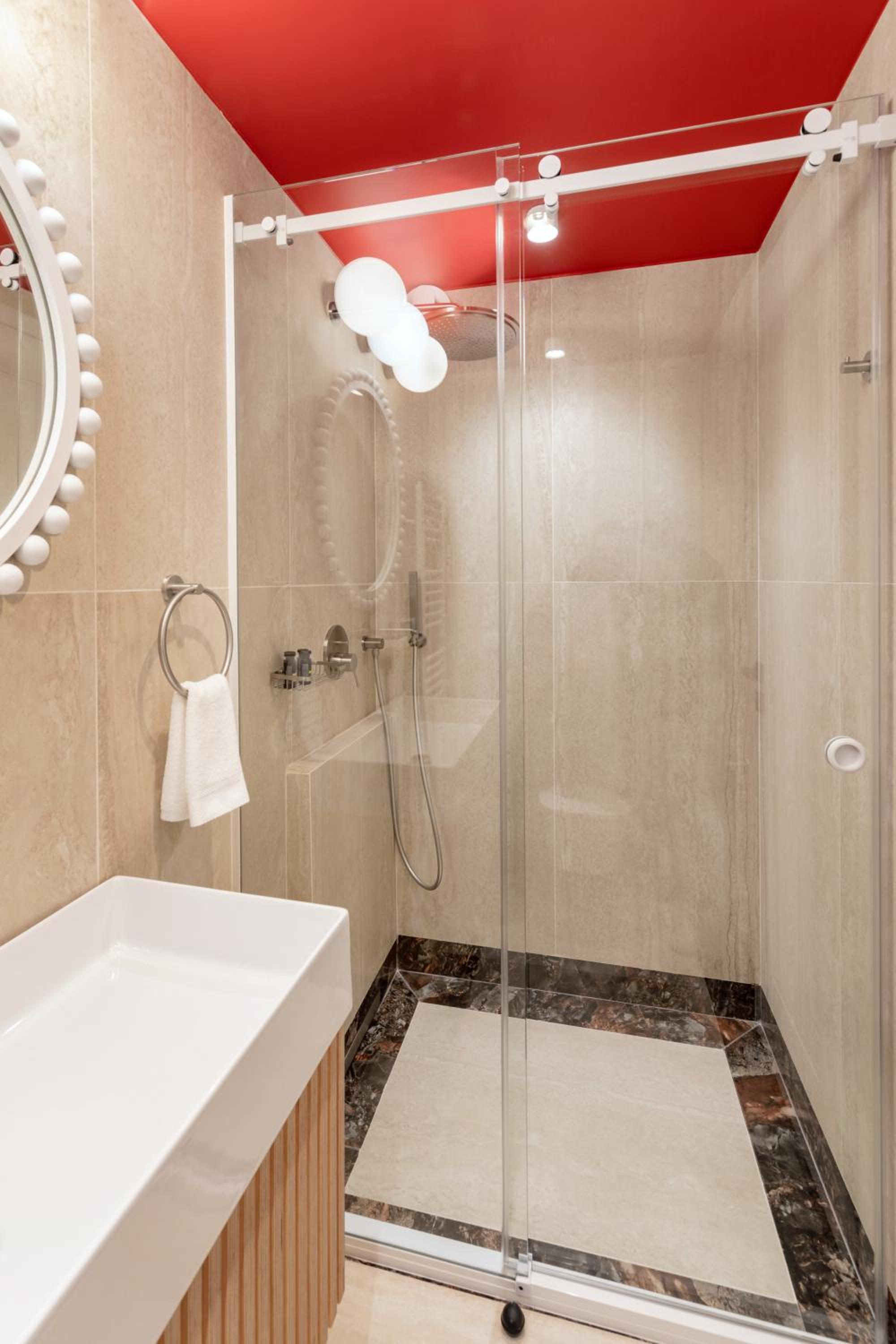 Deluxe Double Room (2 Adults + 1 Child) photo 3
