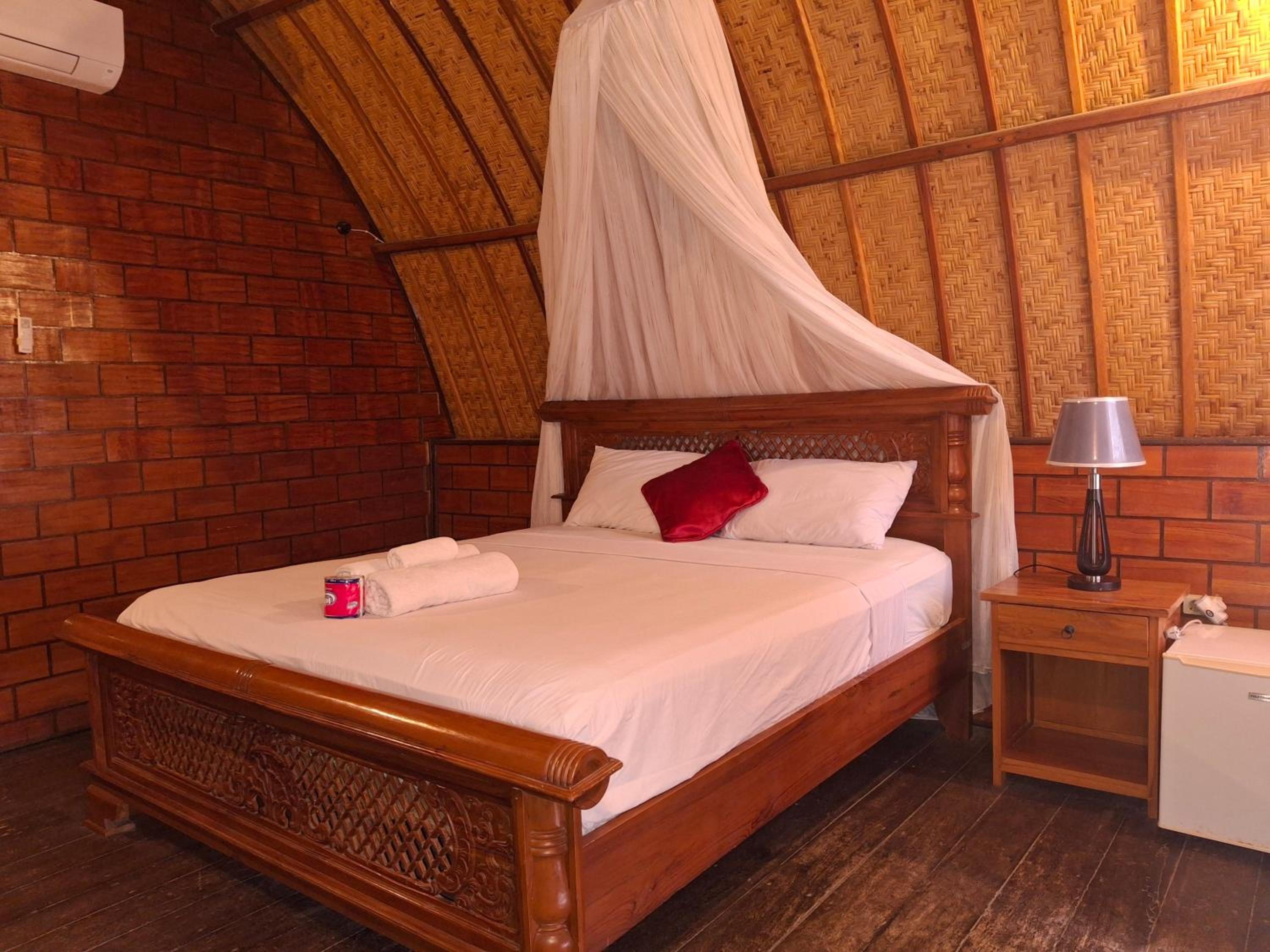 Bungalow with Sea View - Photo 1
