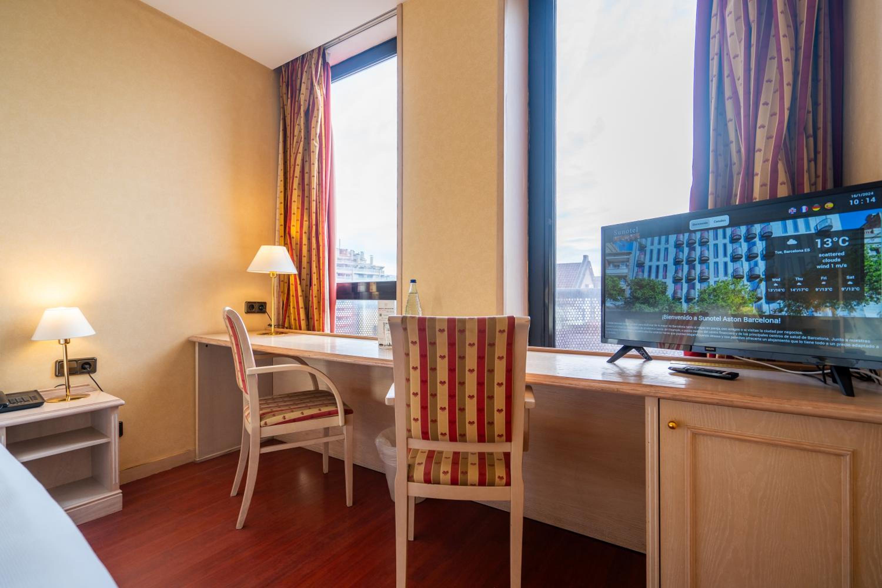 Standard Double Room with City View photo 2