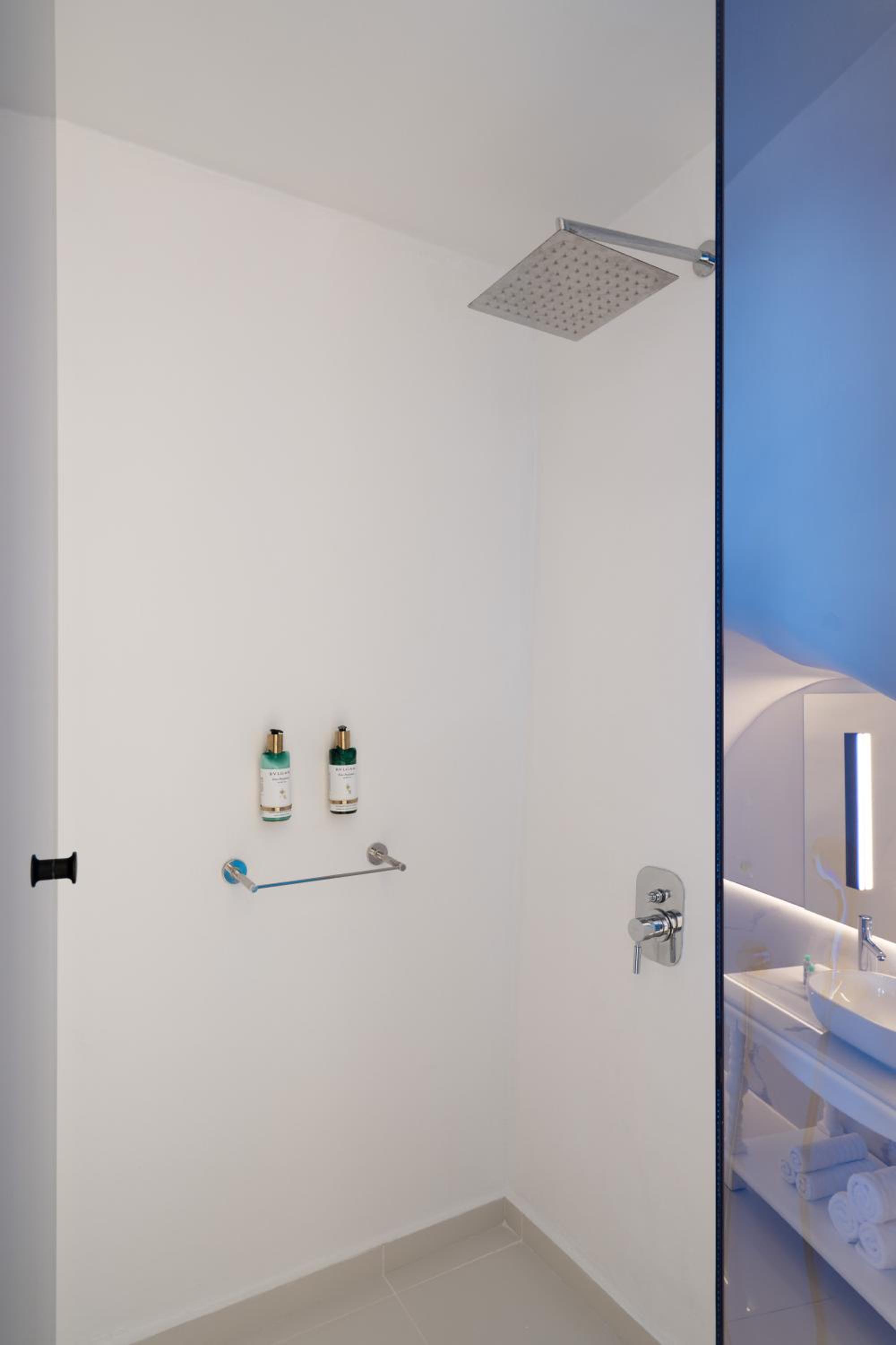 Villa Suite with Open Air Jetted Tub photo 3