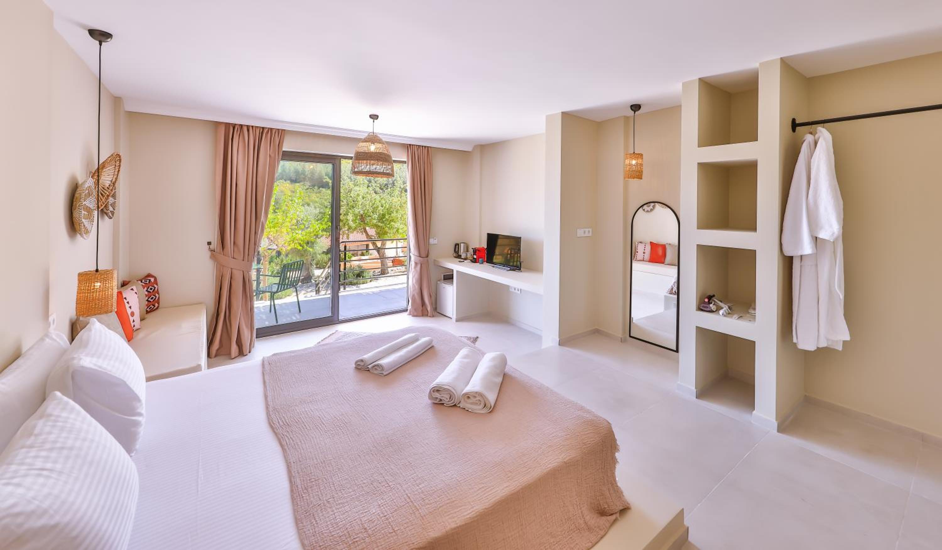 Deluxe Double Room - Photo 1