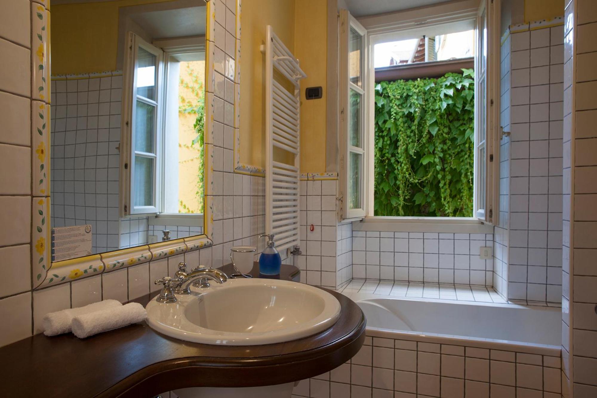 Double Room - Photo 5