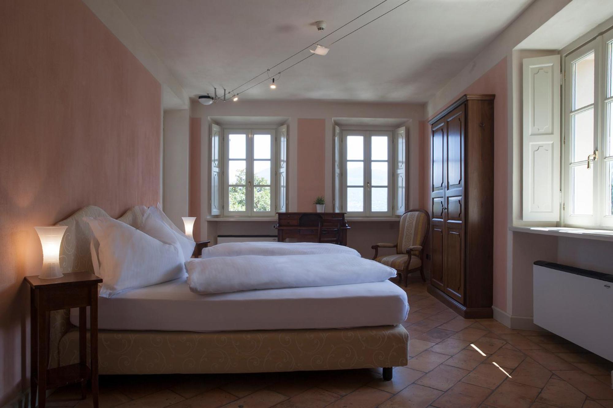Double or Twin Room with Lake View and Balcony