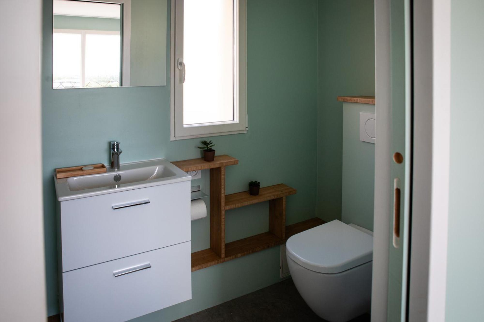 Twin Room with Private Bathroom photo 2