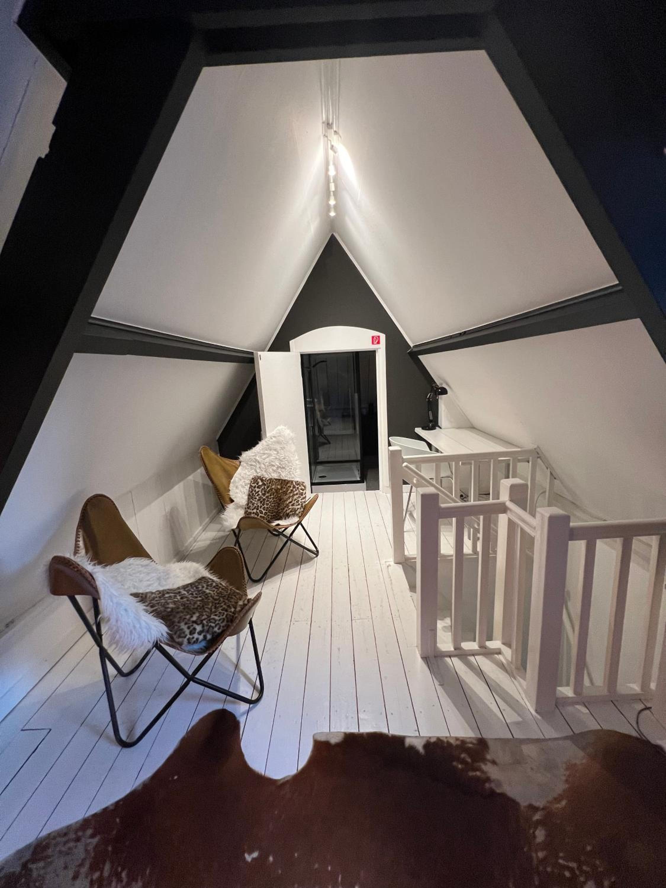 Deluxe Family Suite - Photo 3