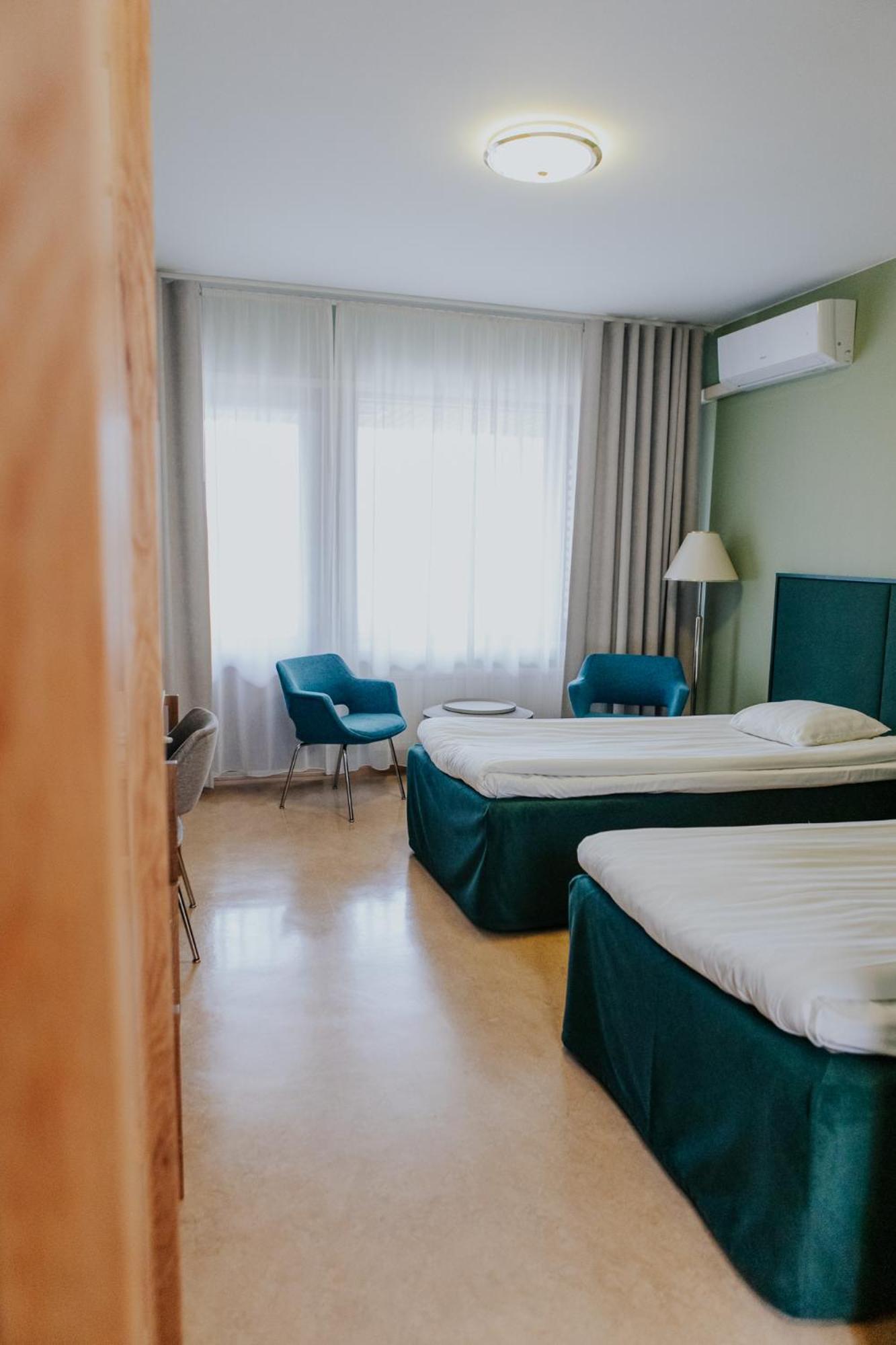 Standard Twin Room - Photo 5