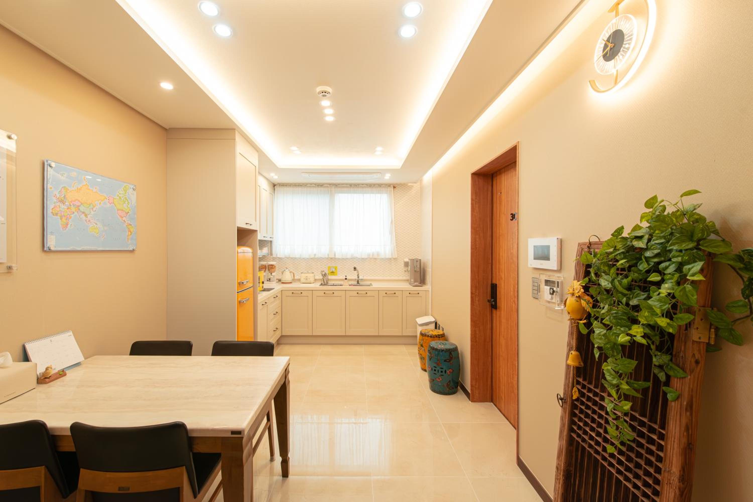 Twin Room with Private Bathroom - Photo 19
