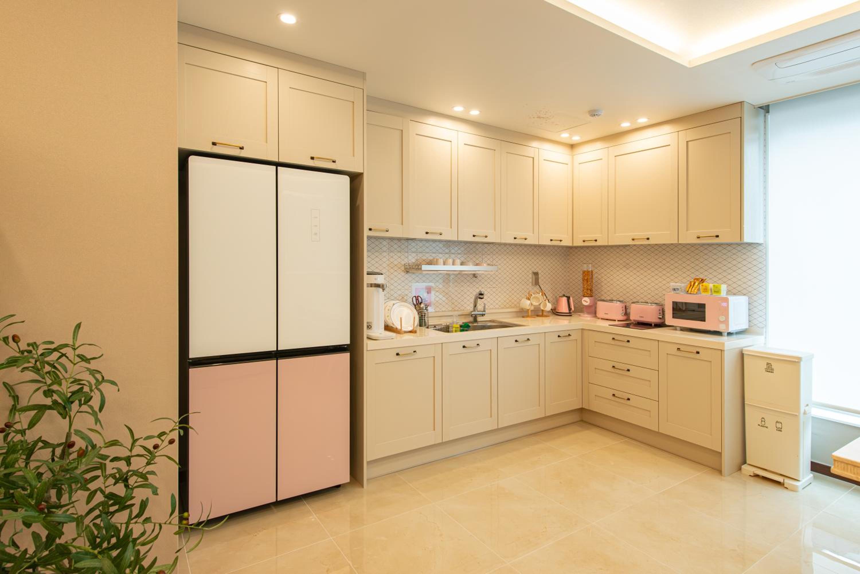Twin Room with Private Bathroom - Photo 24