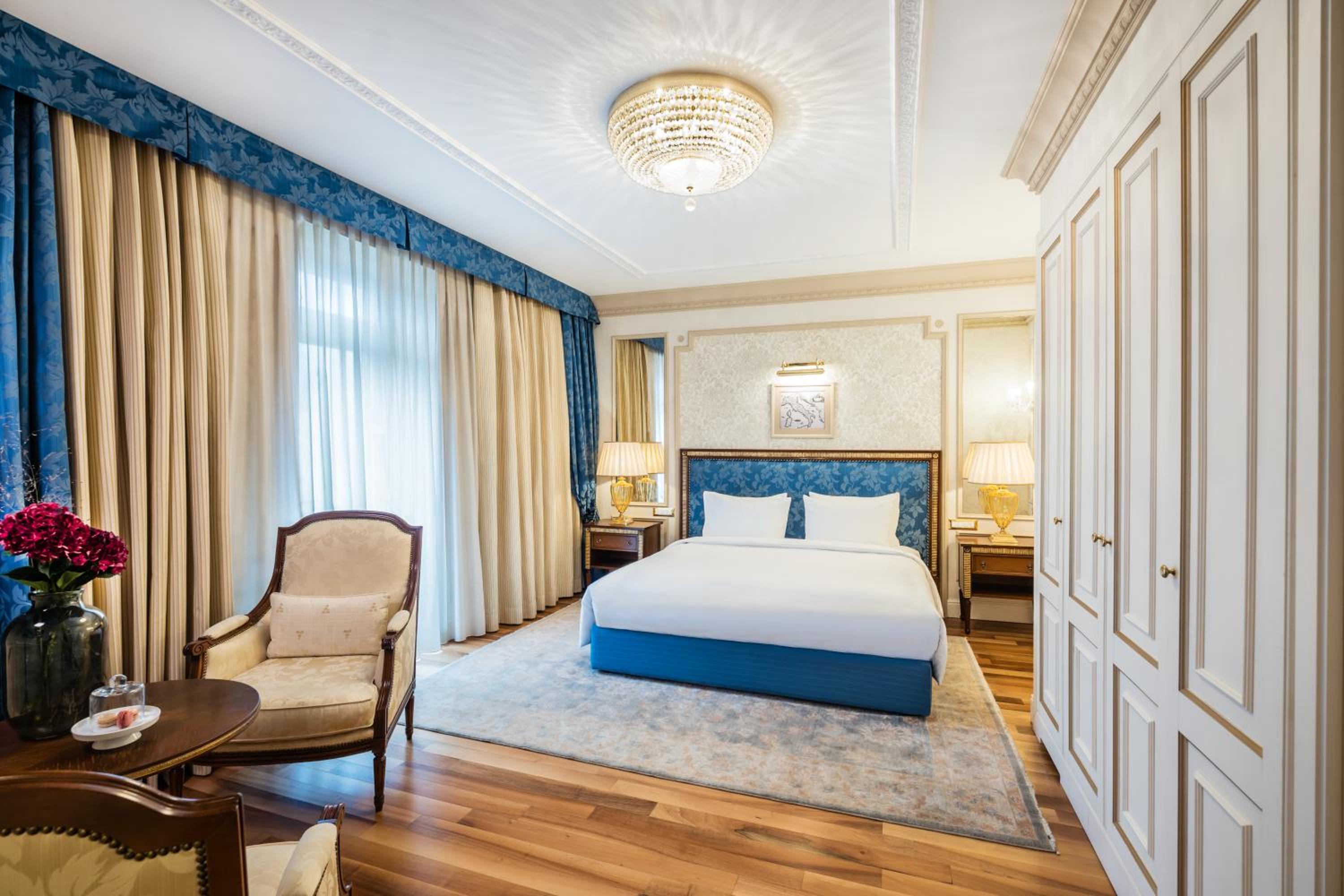 Deluxe Suite photo 3