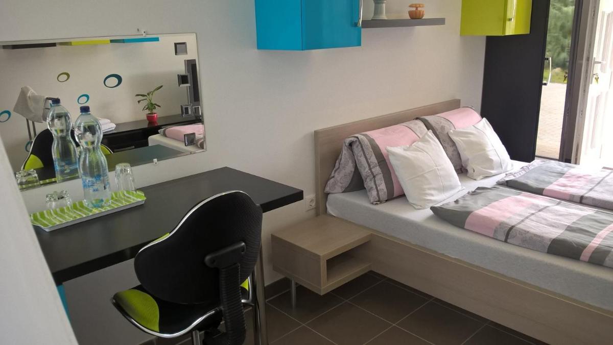 Queen Room - Disability Access photo 3