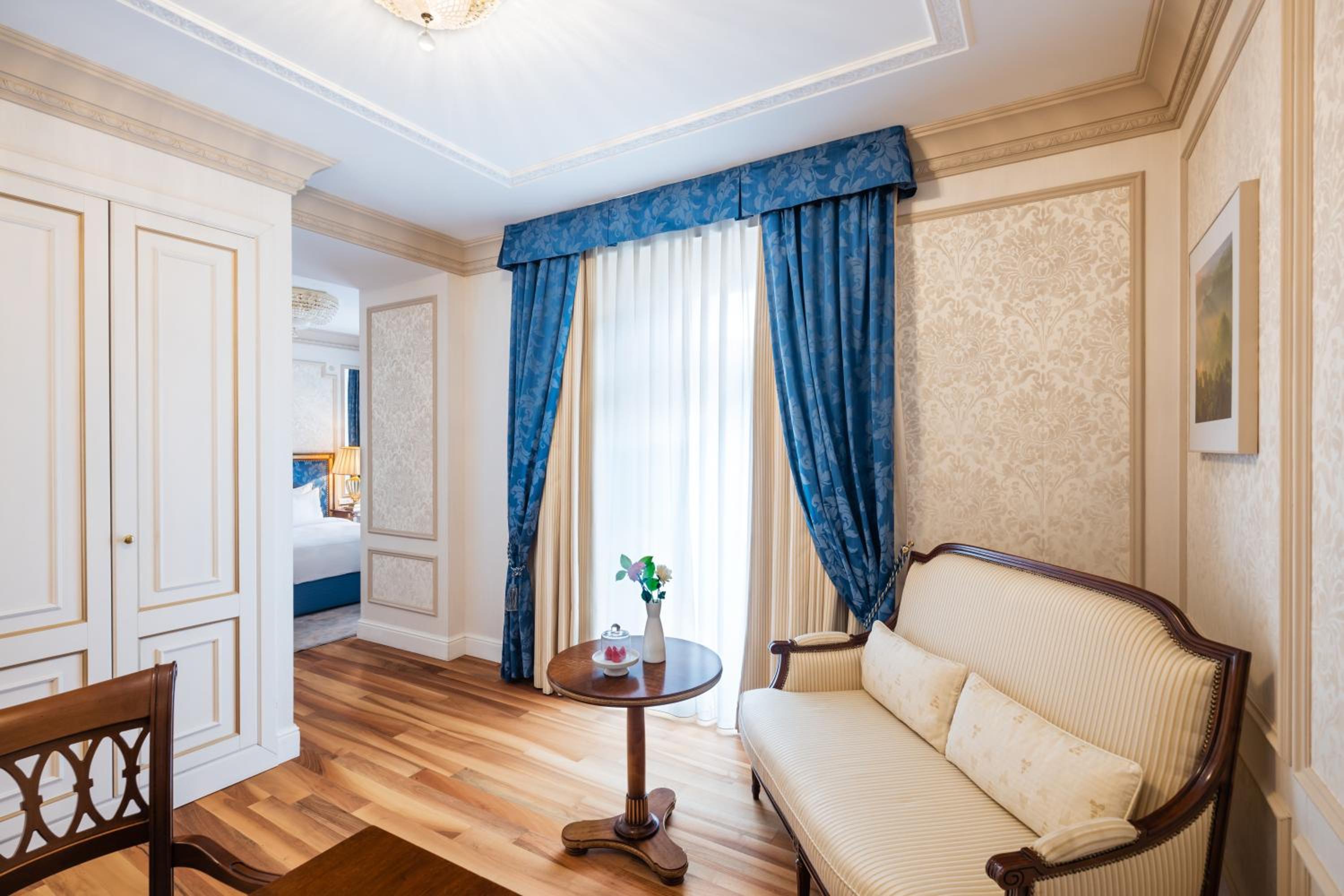 Deluxe Junior Suite photo 2