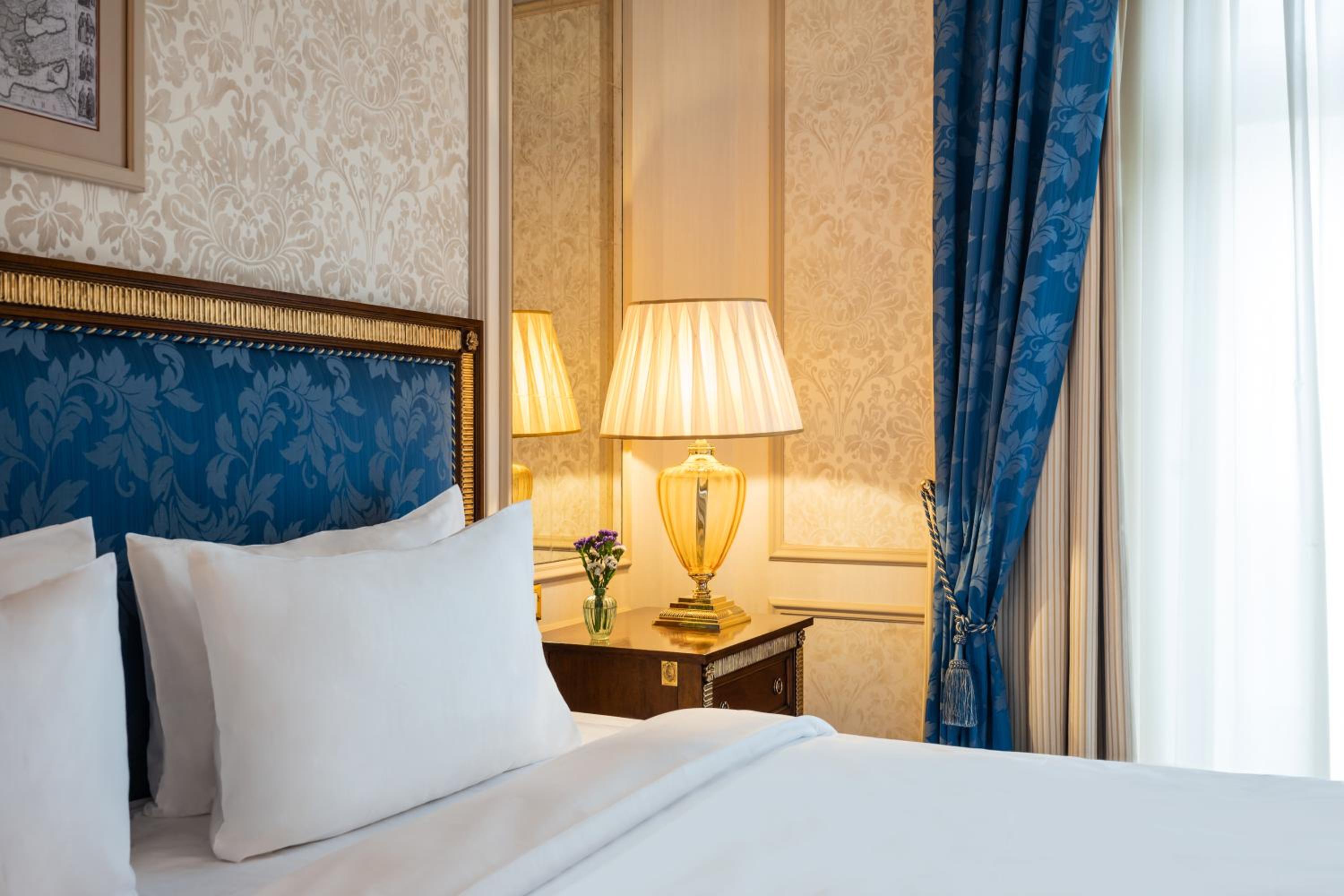 Premium King Room photo 2