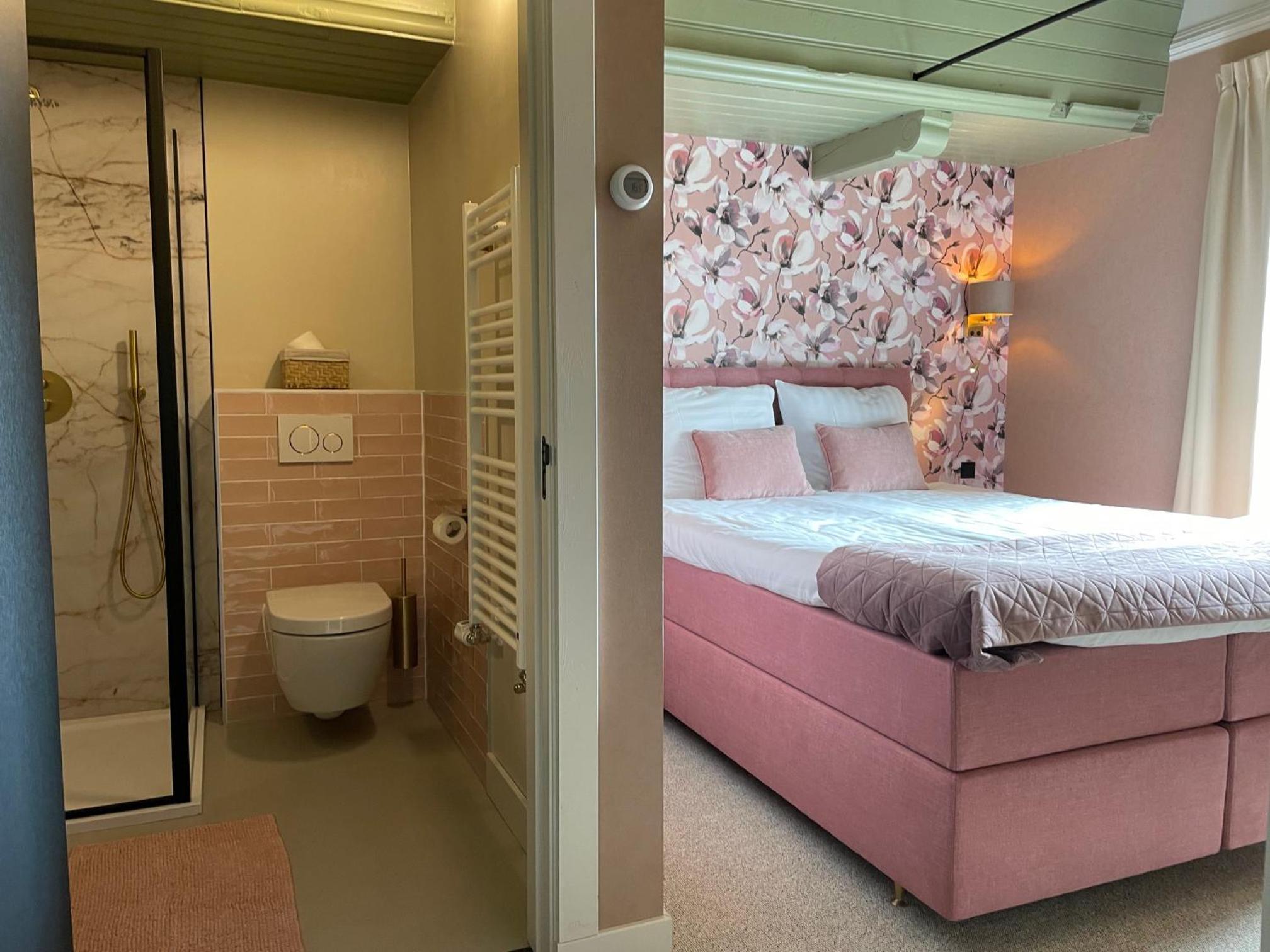 Small Double Room photo 1