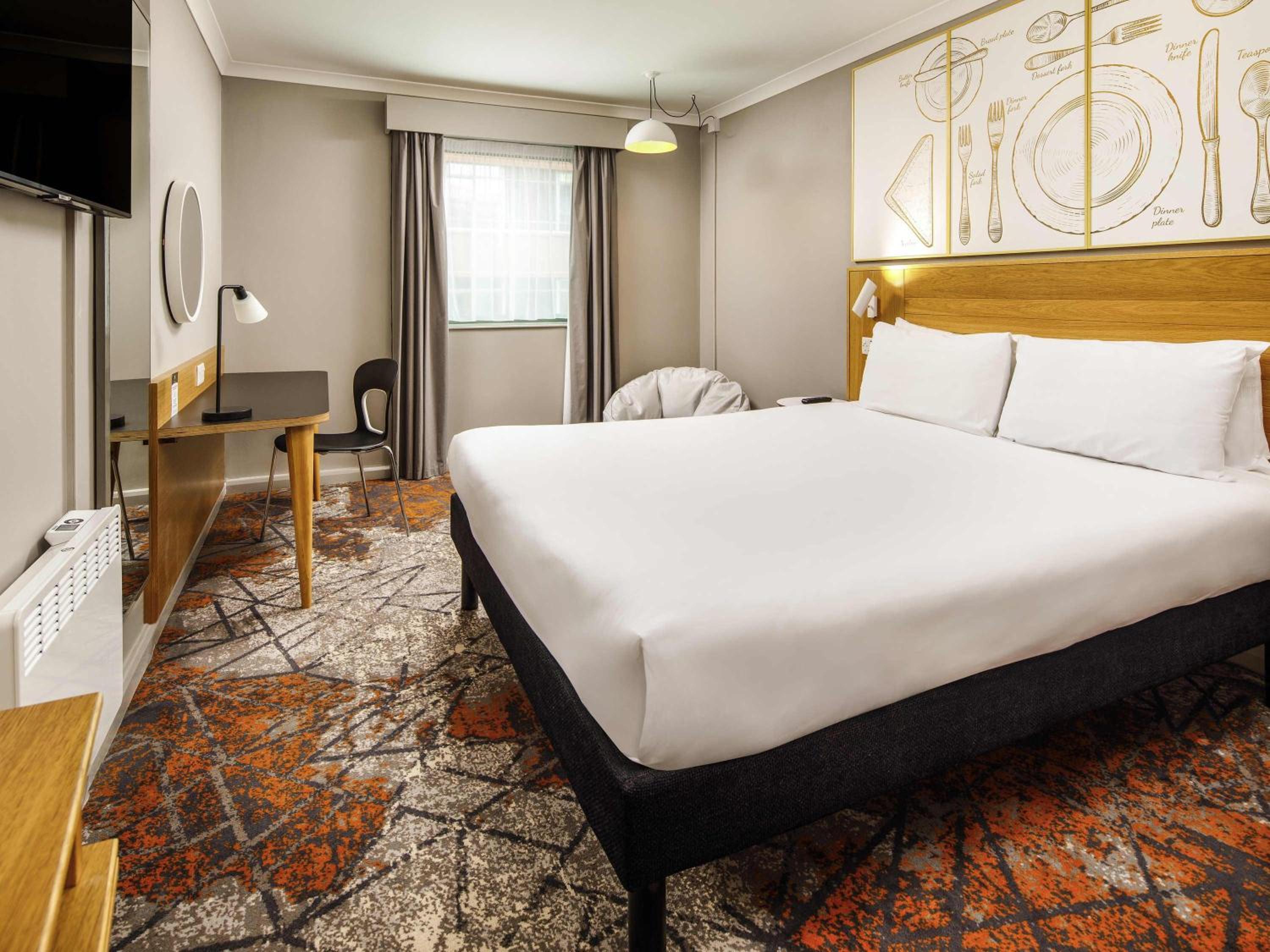 Accessible Room with 1 Queen Bed